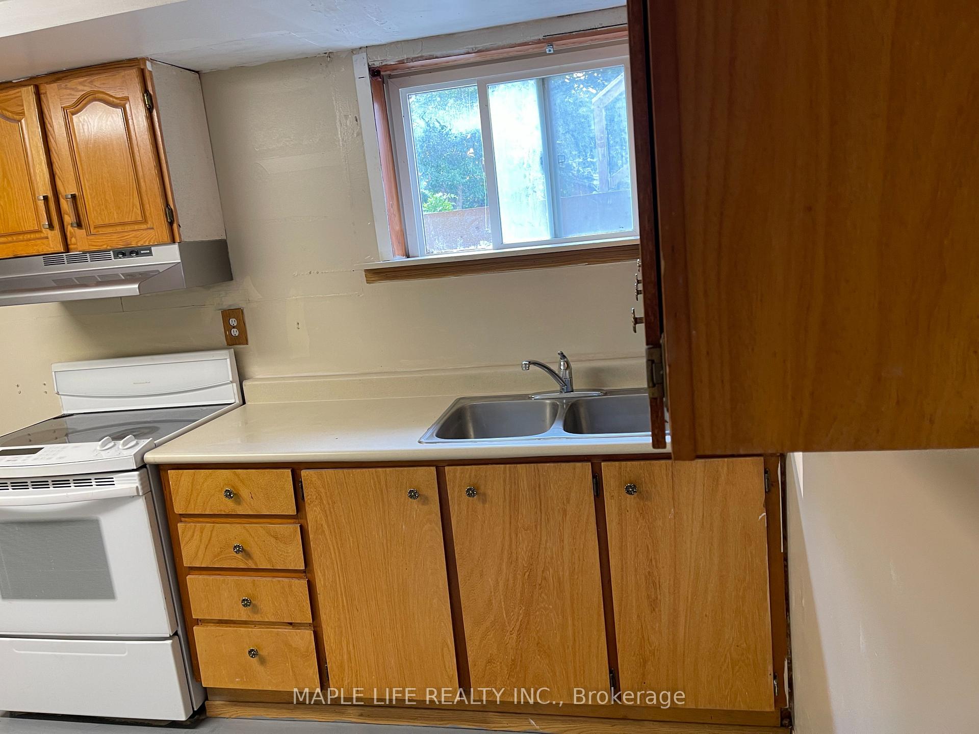 Photo 17 of 886bsmt Srigley Street, Newmarket, Gorham-College Manor — HOMEH
