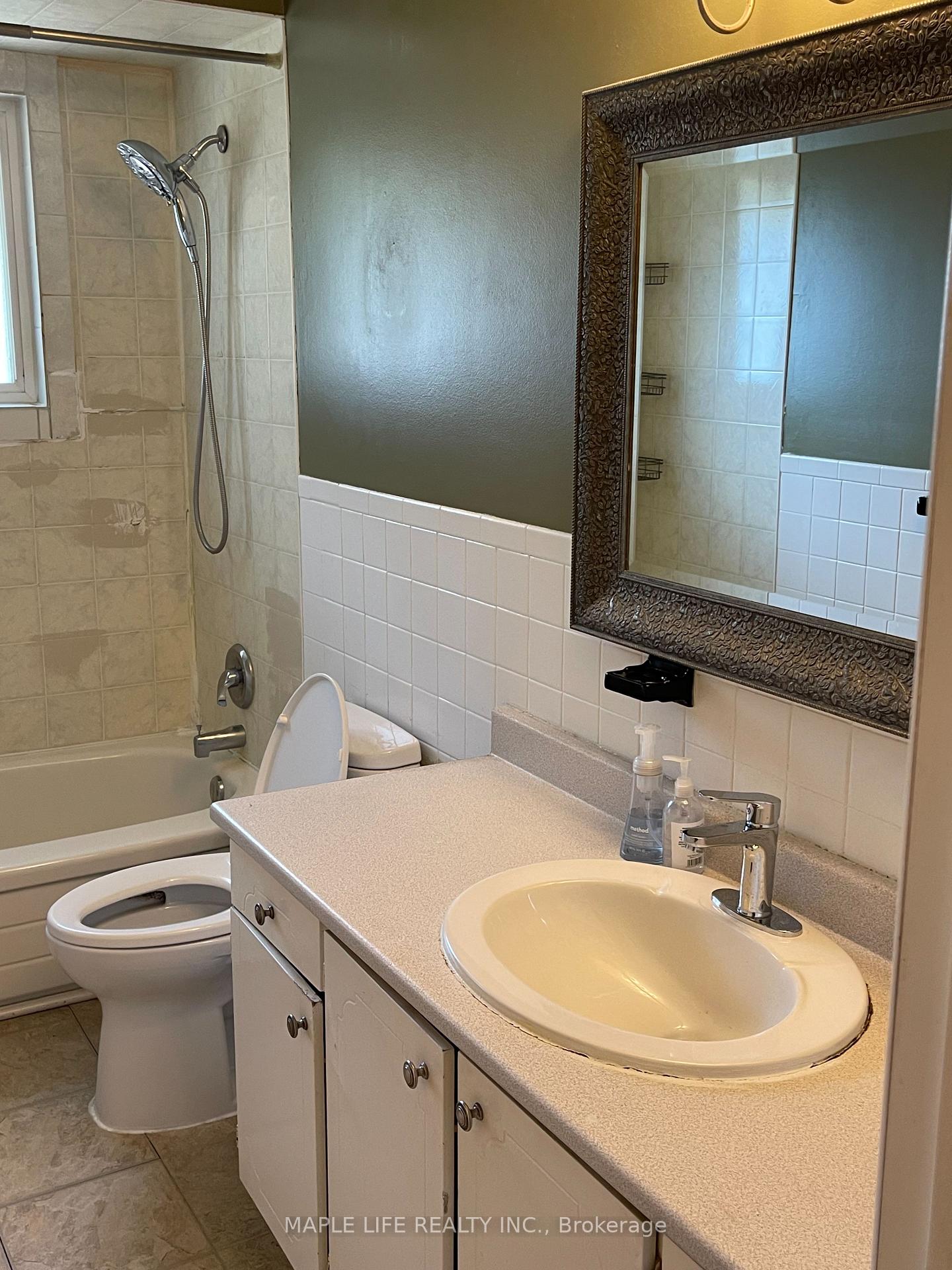 Photo 18 of 886bsmt Srigley Street, Newmarket, Gorham-College Manor — HOMEH