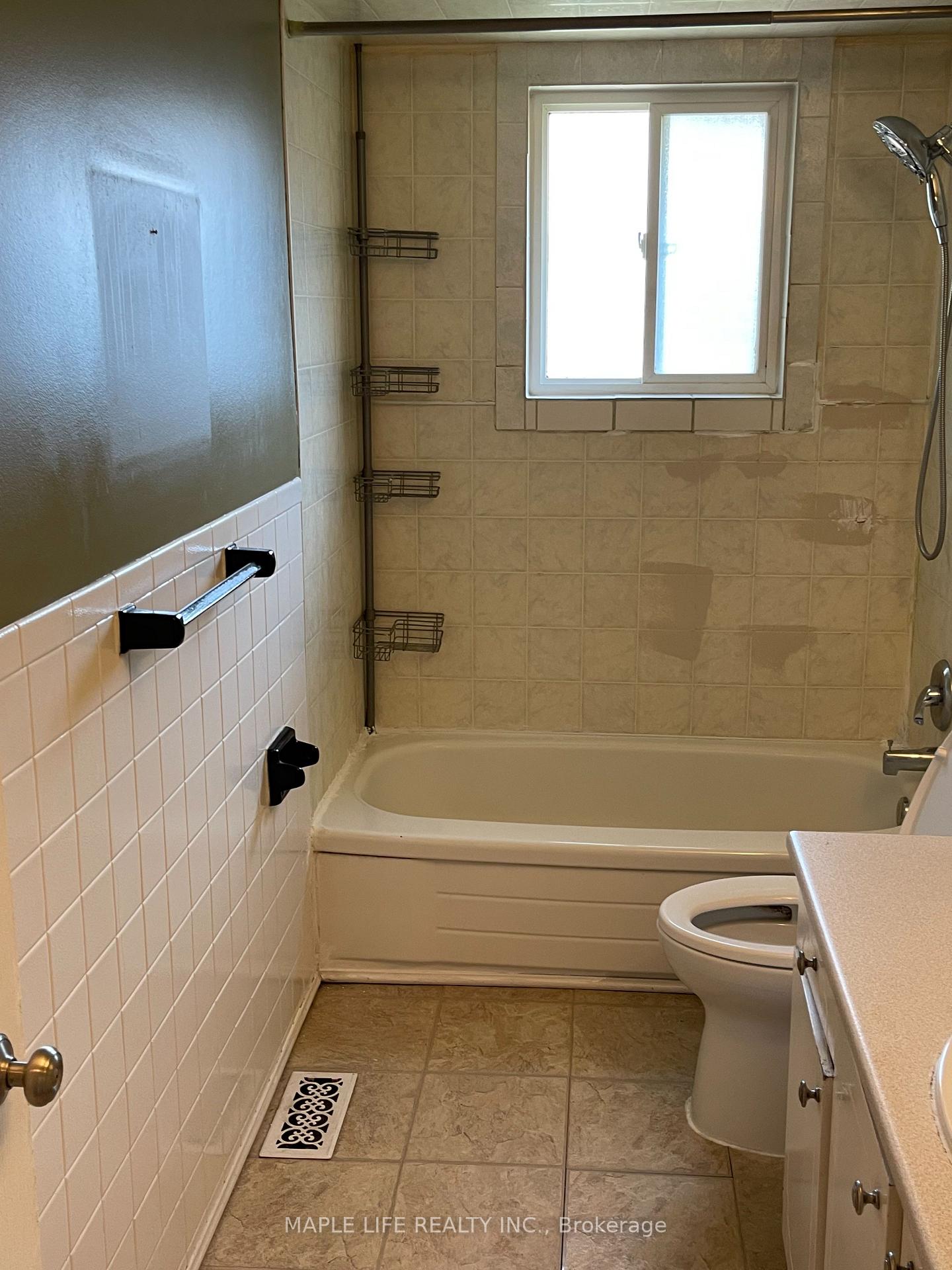 Photo 19 of 886bsmt Srigley Street, Newmarket, Gorham-College Manor — HOMEH