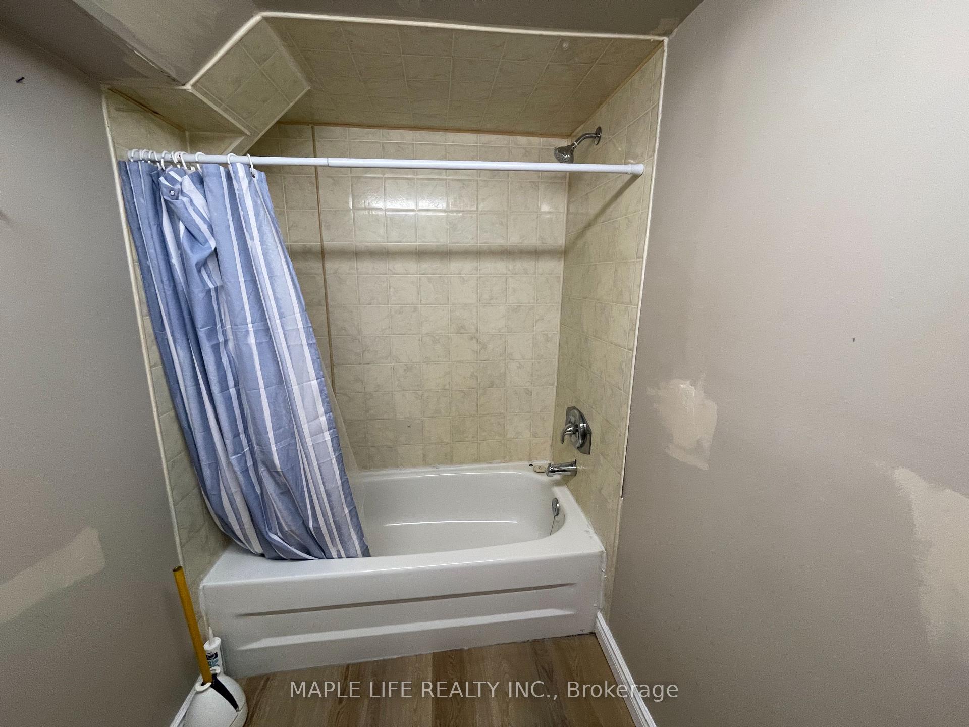 Photo 20 of 886bsmt Srigley Street, Newmarket, Gorham-College Manor — HOMEH