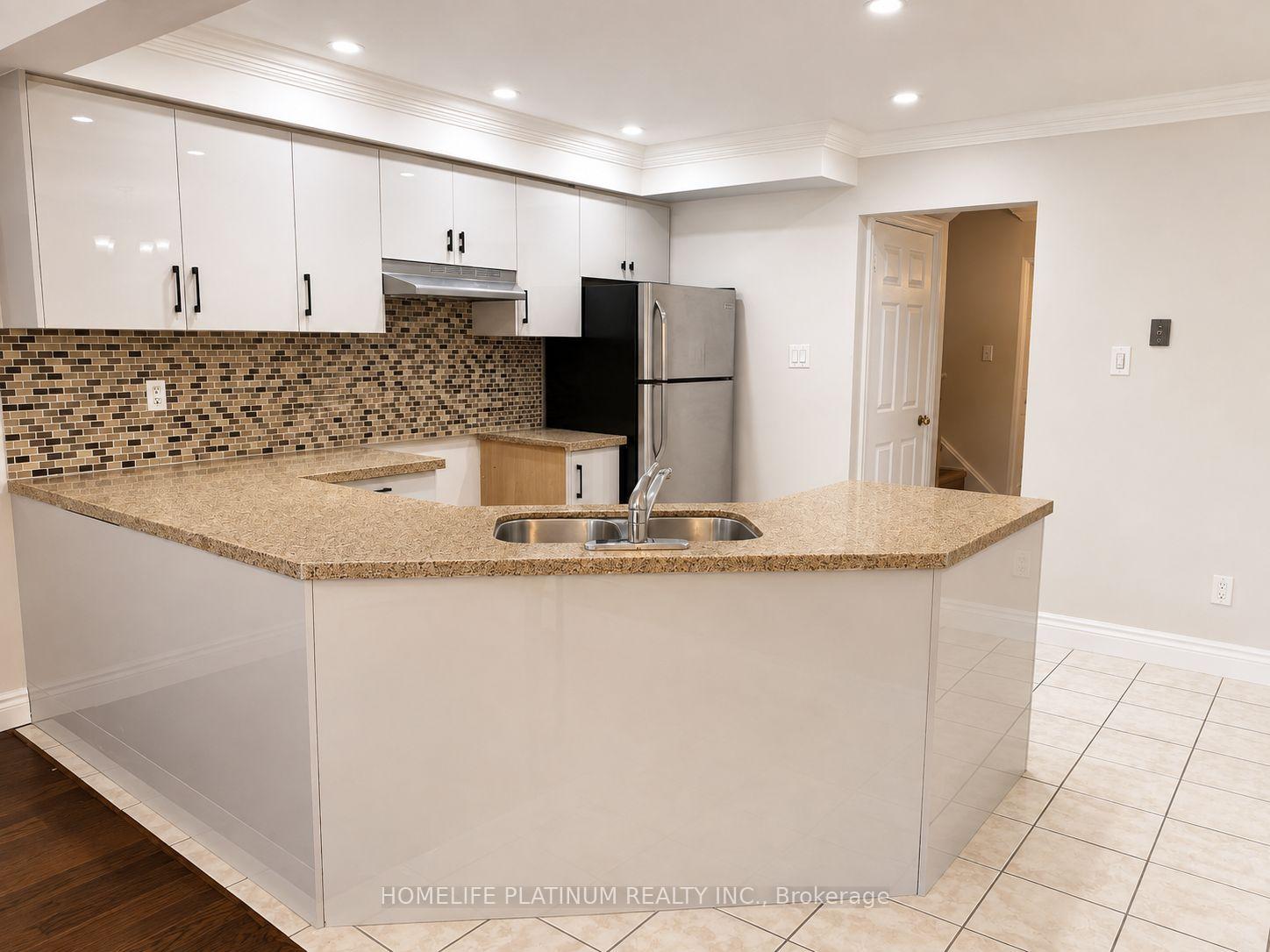 Photo 2 of 16 Langdale Crescent, Brampton, Fletcher's West — HOMEH