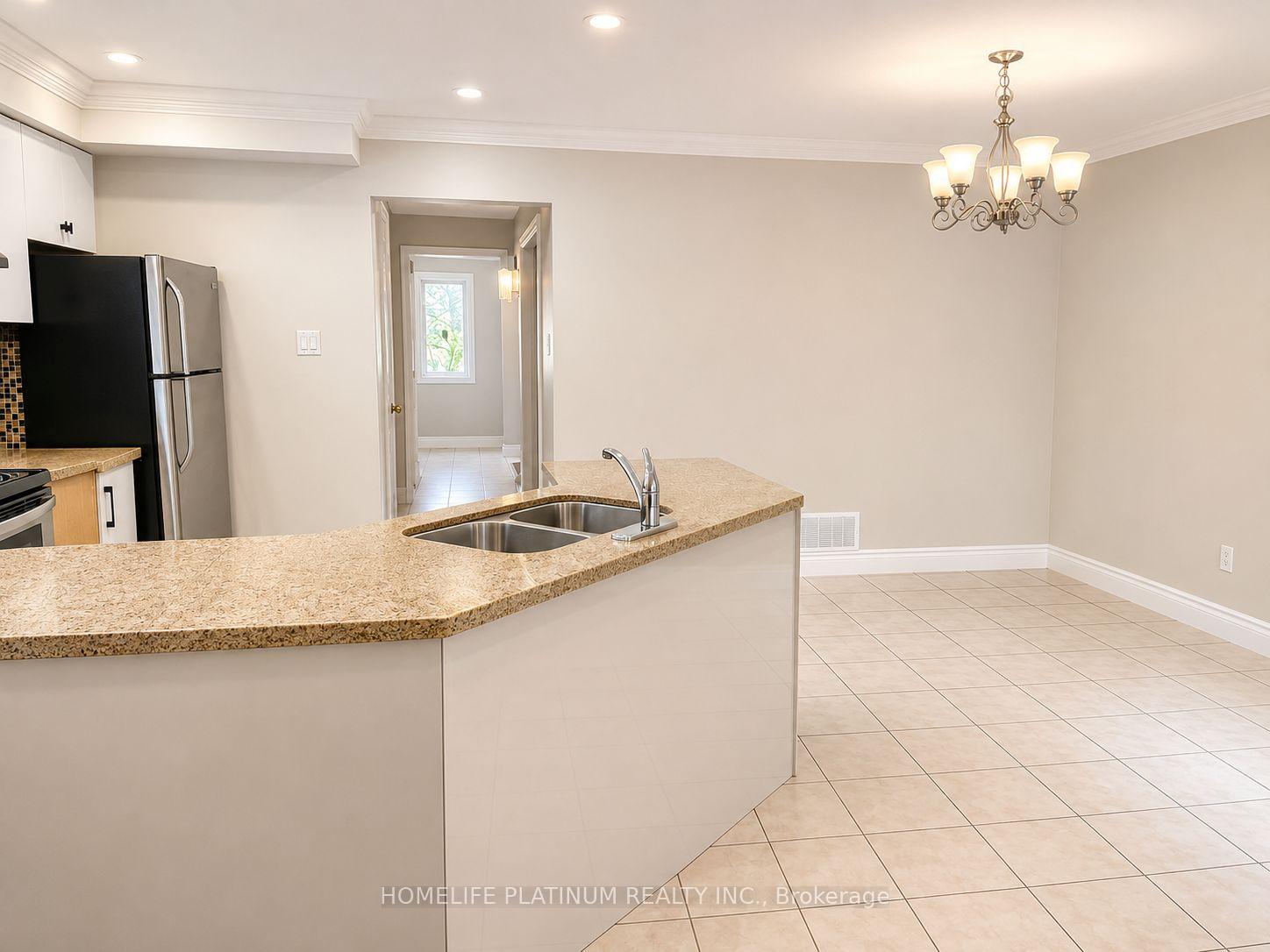 Photo 3 of 16 Langdale Crescent, Brampton, Fletcher's West — HOMEH