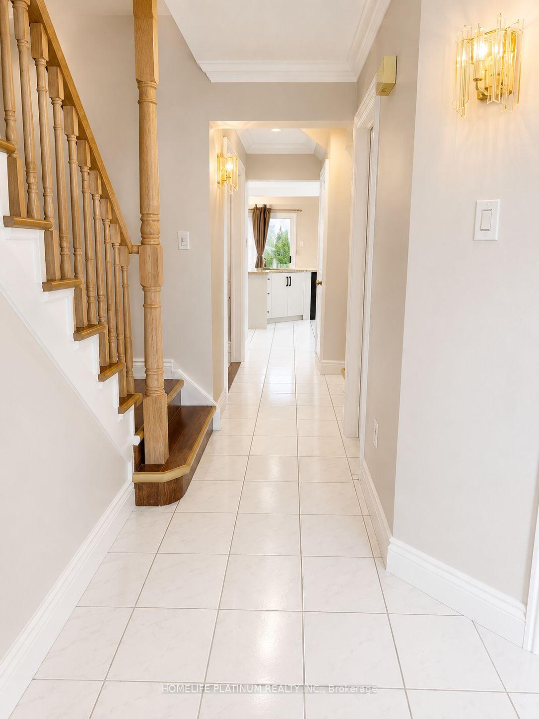 Photo 5 of 16 Langdale Crescent, Brampton, Fletcher's West — HOMEH