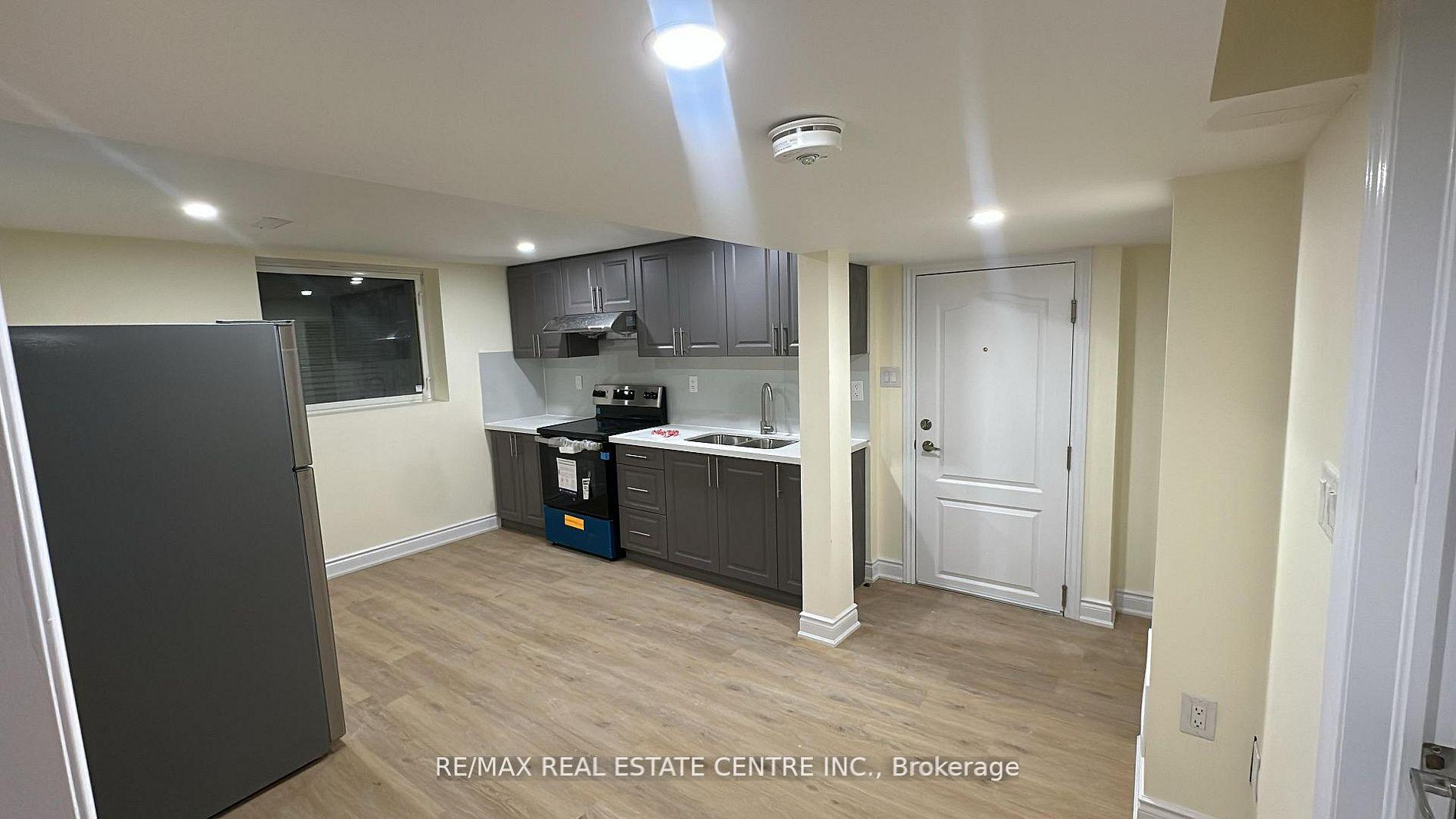 Photo 3 of 31 Haslemere Avenue, Brampton, Brampton East — HOMEH