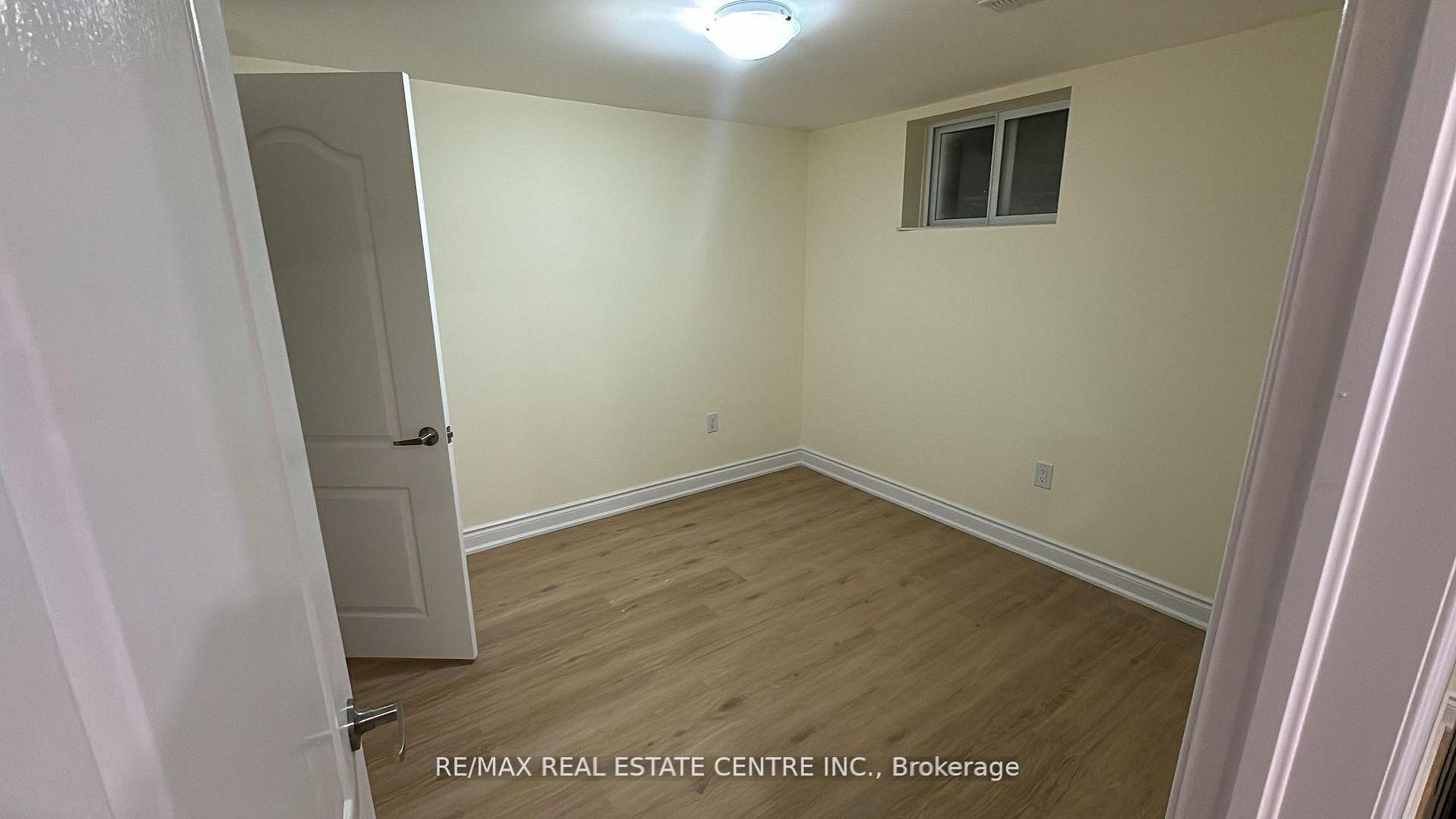 Photo 7 of 31 Haslemere Avenue, Brampton, Brampton East — HOMEH