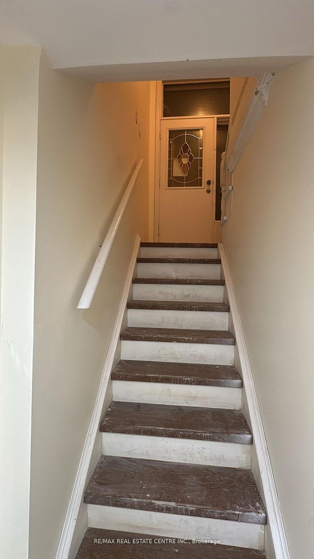 Photo 13 of 31 Haslemere Avenue, Brampton, Brampton East — HOMEH