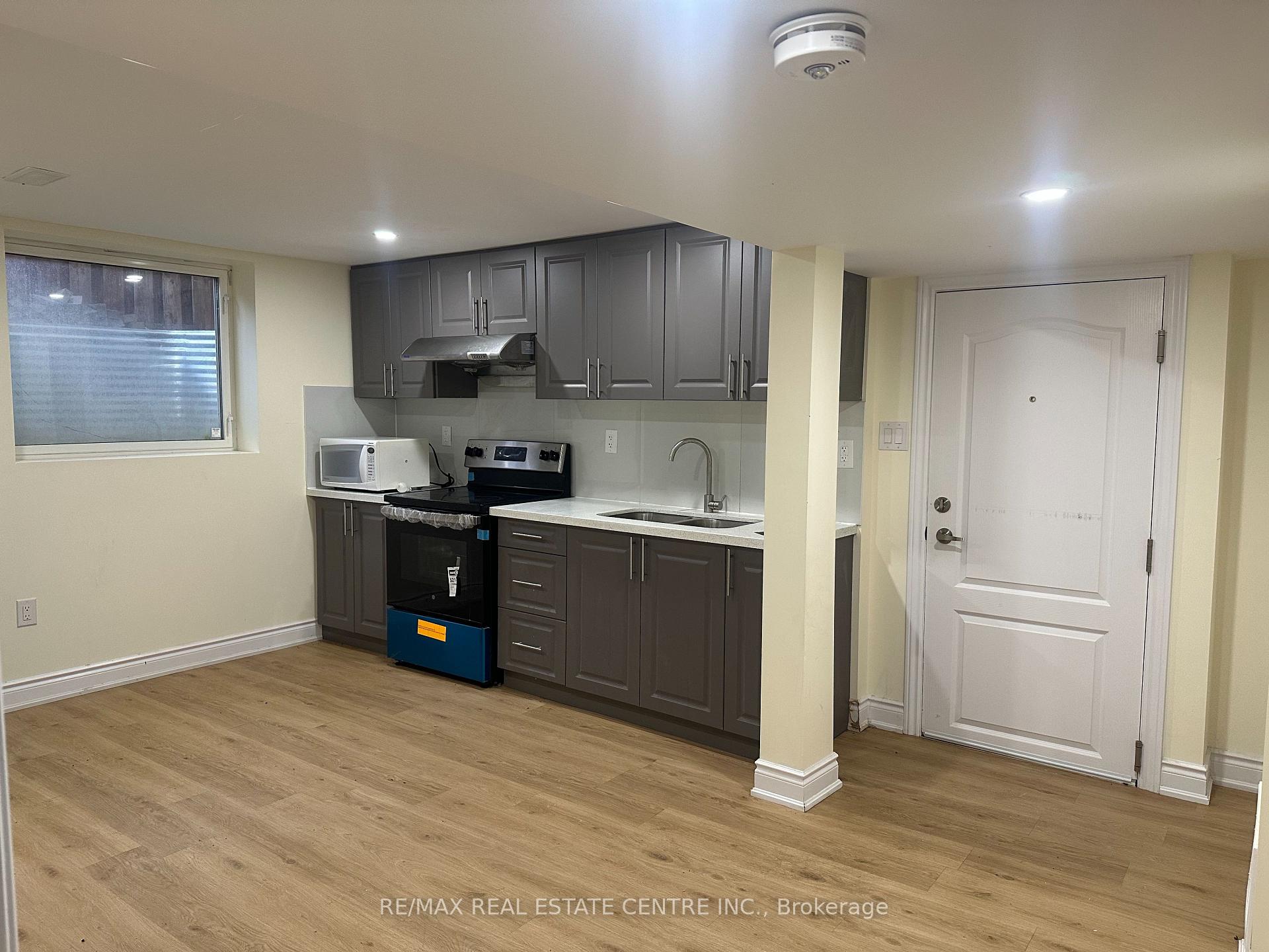 Photo 2 of 31 Haslemere Avenue, Brampton, Brampton East — HOMEH