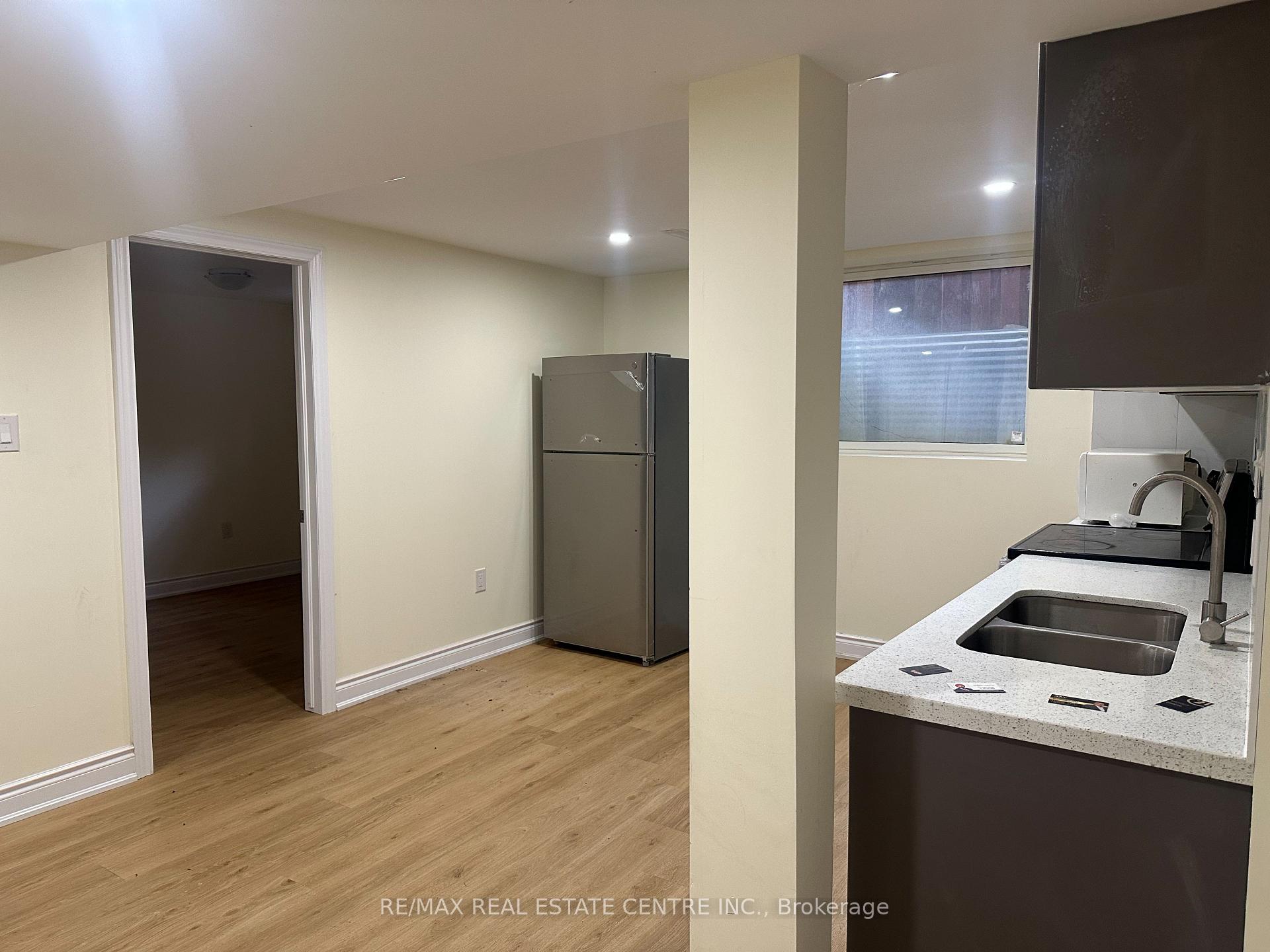 Photo 4 of 31 Haslemere Avenue, Brampton, Brampton East — HOMEH