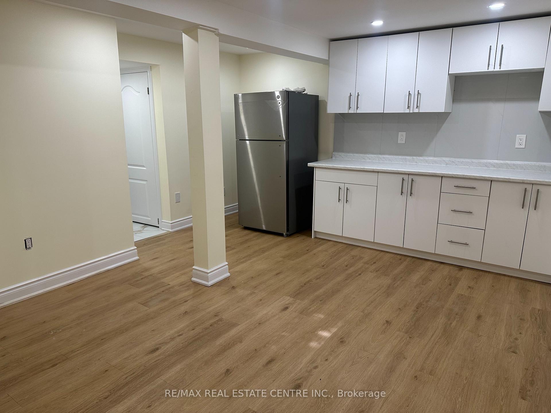 Photo 8 of 31 Haslemere Avenue, Brampton, Brampton East — HOMEH