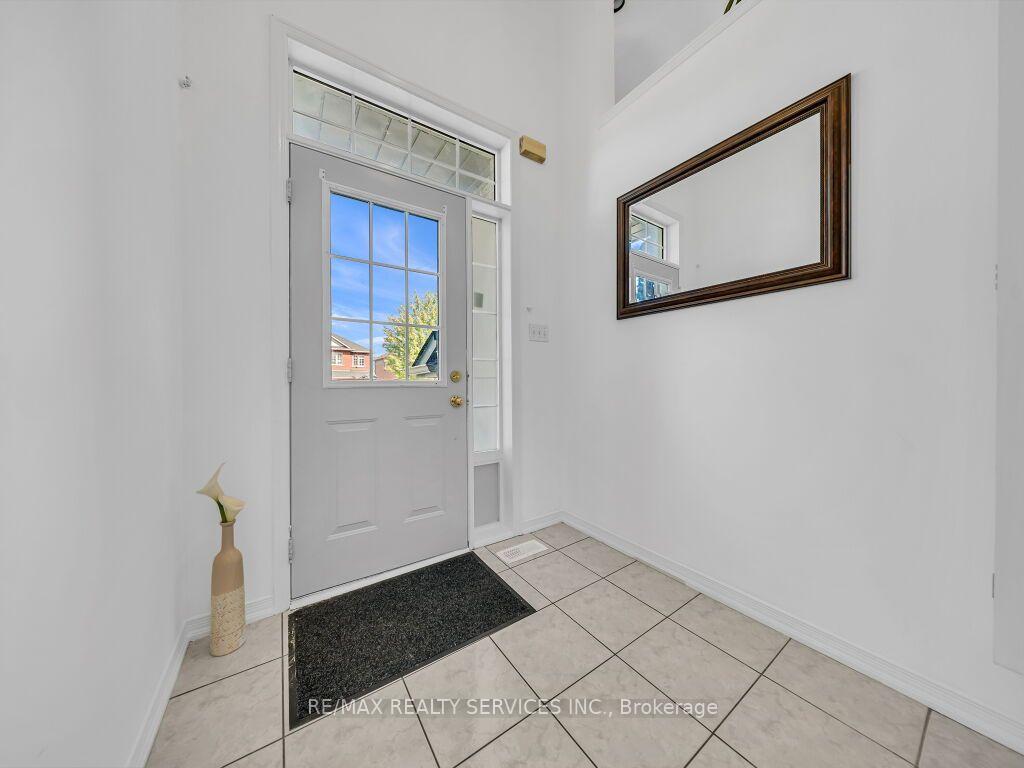 Photo 6 of 101 River Rock Crescent, Brampton, Fletcher's Meadow — HOMEH