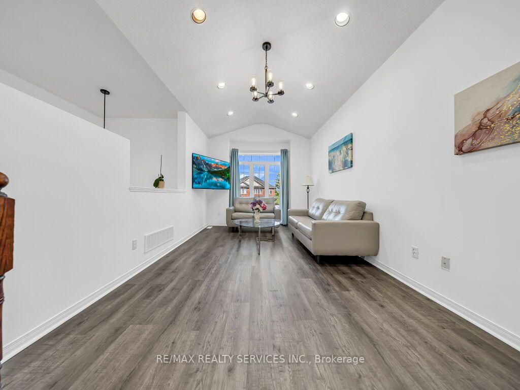 Photo 9 of 101 River Rock Crescent, Brampton, Fletcher's Meadow — HOMEH
