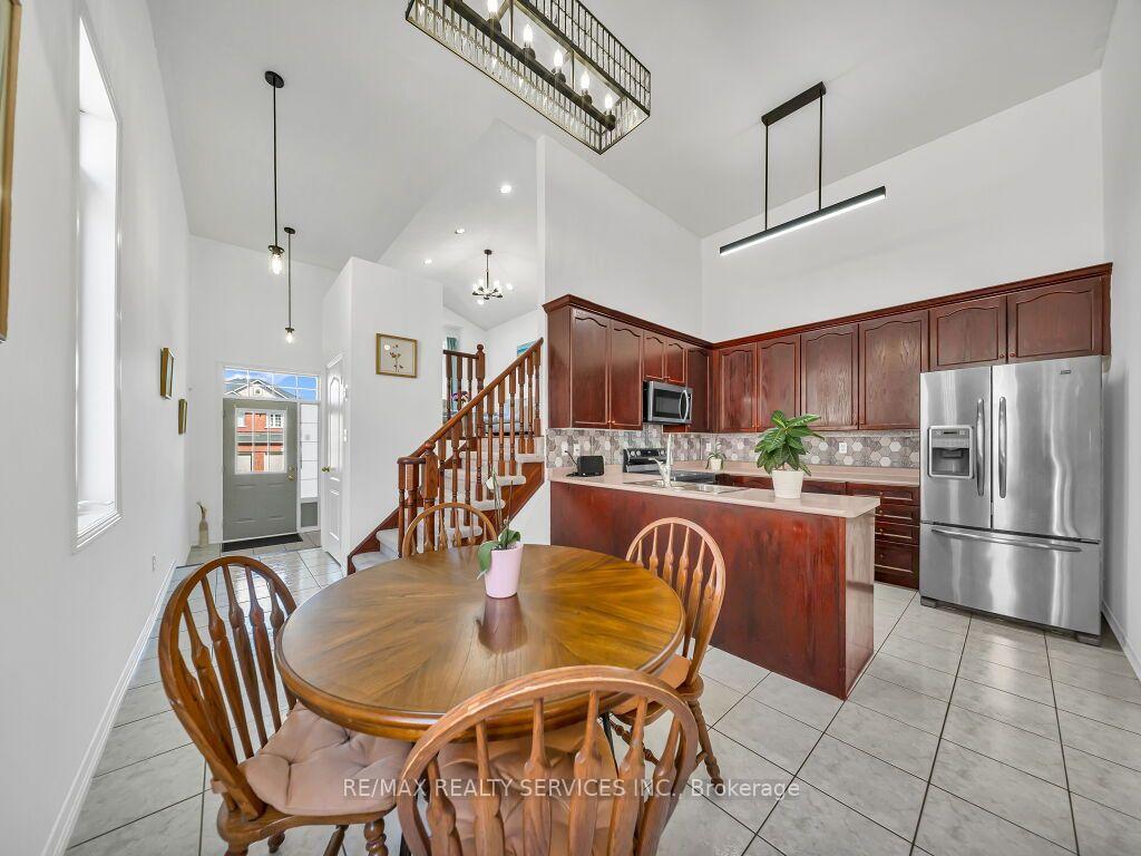 Photo 10 of 101 River Rock Crescent, Brampton, Fletcher's Meadow — HOMEH