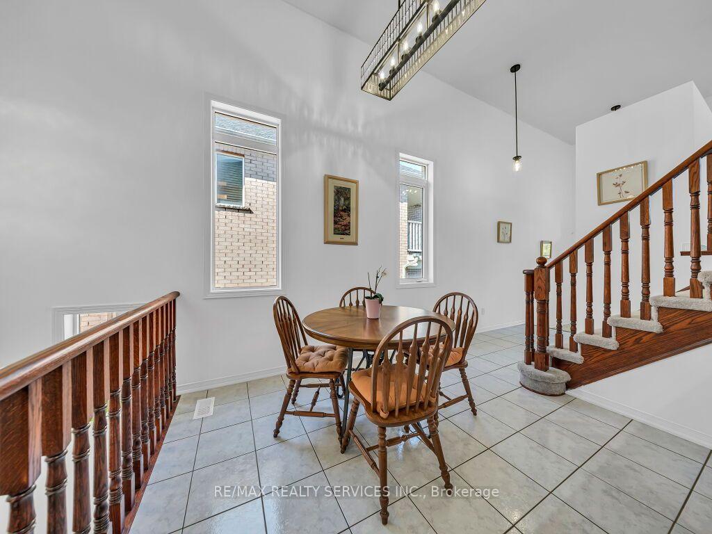 Photo 15 of 101 River Rock Crescent, Brampton, Fletcher's Meadow — HOMEH