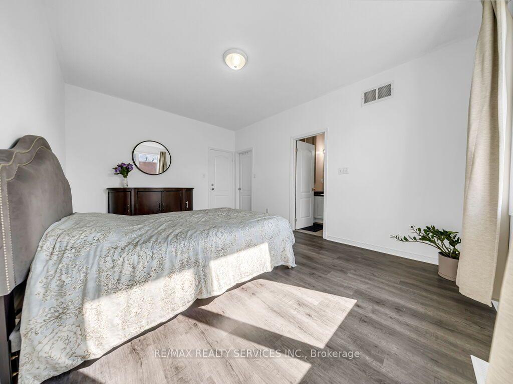 Photo 17 of 101 River Rock Crescent, Brampton, Fletcher's Meadow — HOMEH