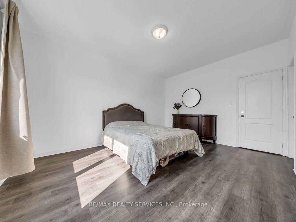 Photo 18 of 101 River Rock Crescent, Brampton, Fletcher's Meadow — HOMEH