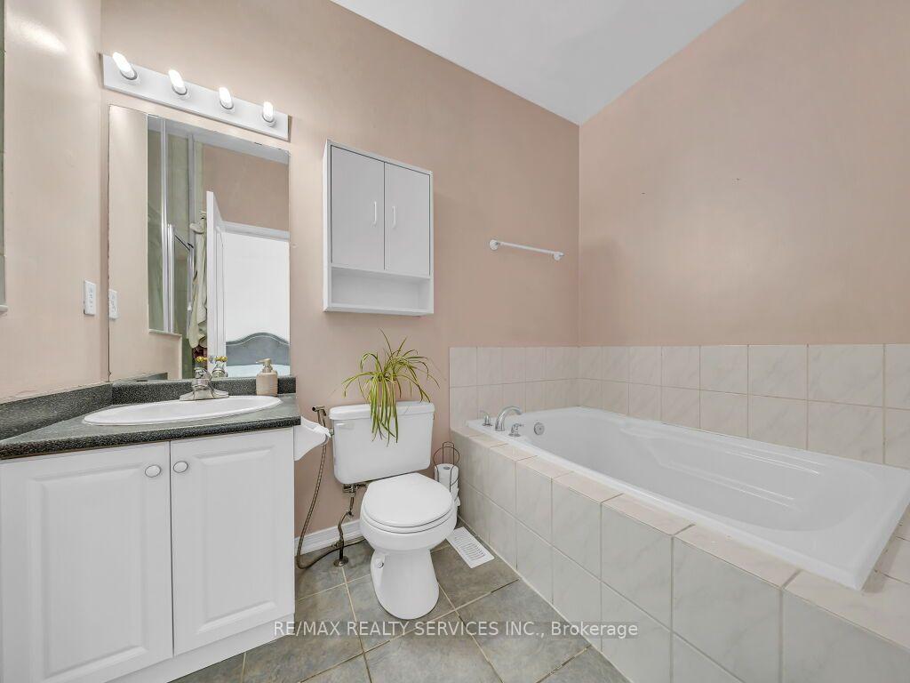 Photo 19 of 101 River Rock Crescent, Brampton, Fletcher's Meadow — HOMEH