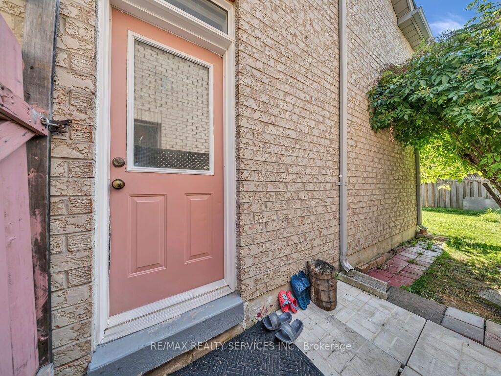 Photo 22 of 101 River Rock Crescent, Brampton, Fletcher's Meadow — HOMEH