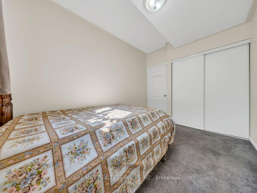 Photo 29 of 101 River Rock Crescent, Brampton, Fletcher's Meadow — HOMEH