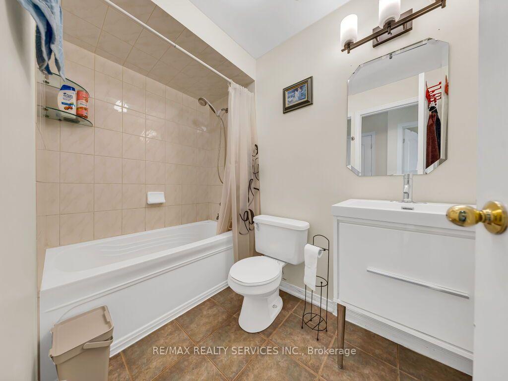 Photo 30 of 101 River Rock Crescent, Brampton, Fletcher's Meadow — HOMEH