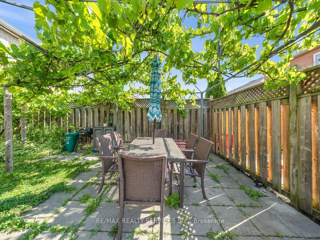 Photo 33 of 101 River Rock Crescent, Brampton, Fletcher's Meadow — HOMEH