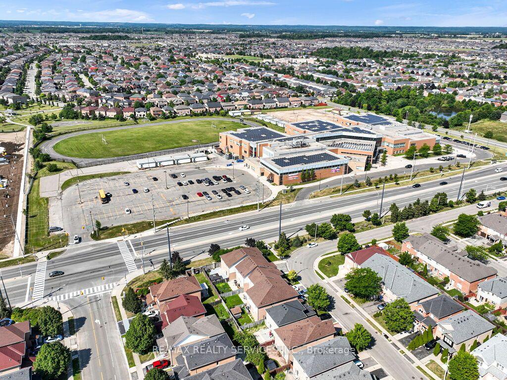 Photo 39 of 101 River Rock Crescent, Brampton, Fletcher's Meadow — HOMEH