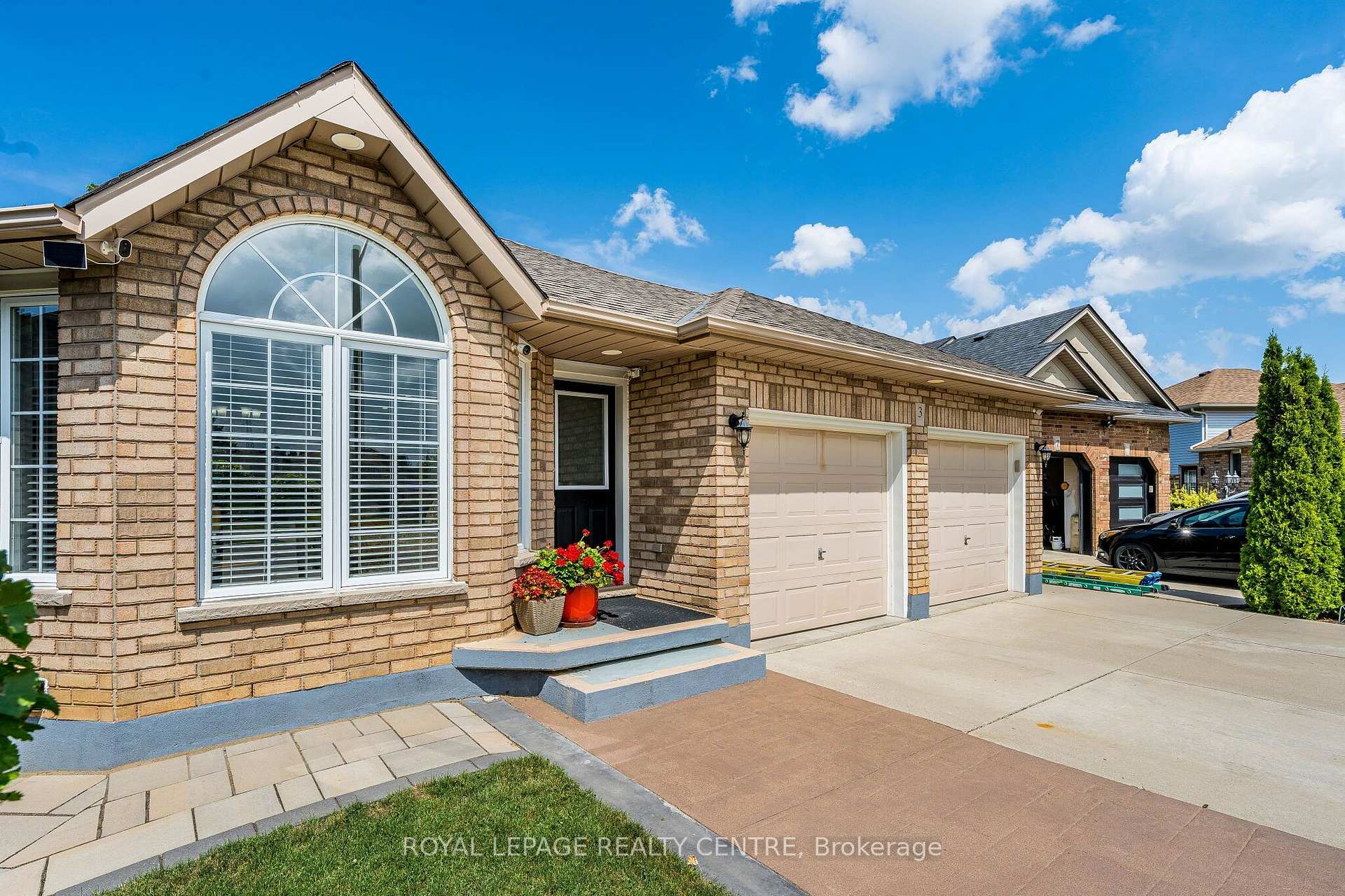 Photo 3 of 3 Vineberg Drive, Hamilton, Allison — HOMEH