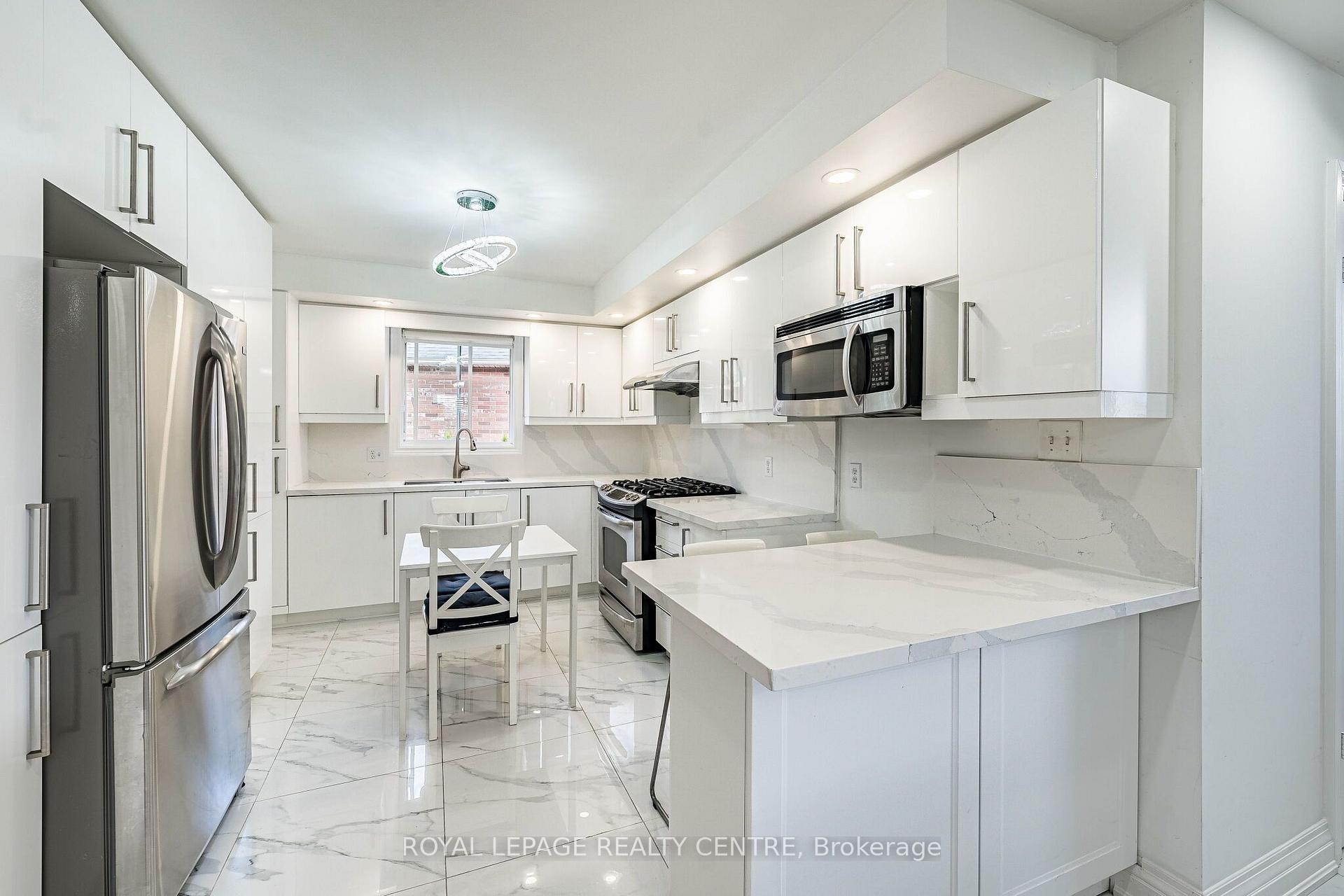 Photo 12 of 3 Vineberg Drive, Hamilton, Allison — HOMEH