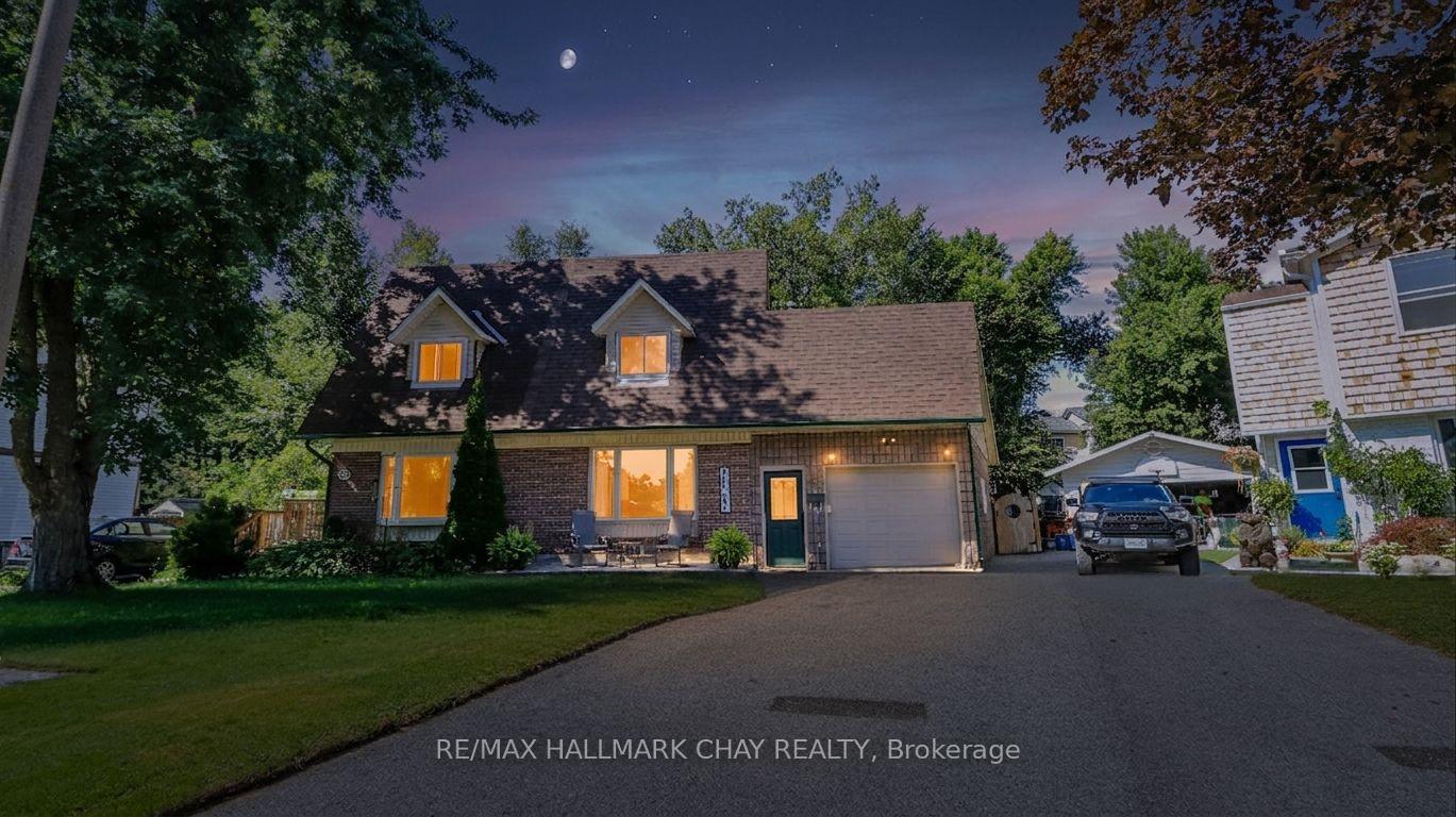 Photo 3 of 32 Wilde Place, Barrie, Letitia Heights — HOMEH