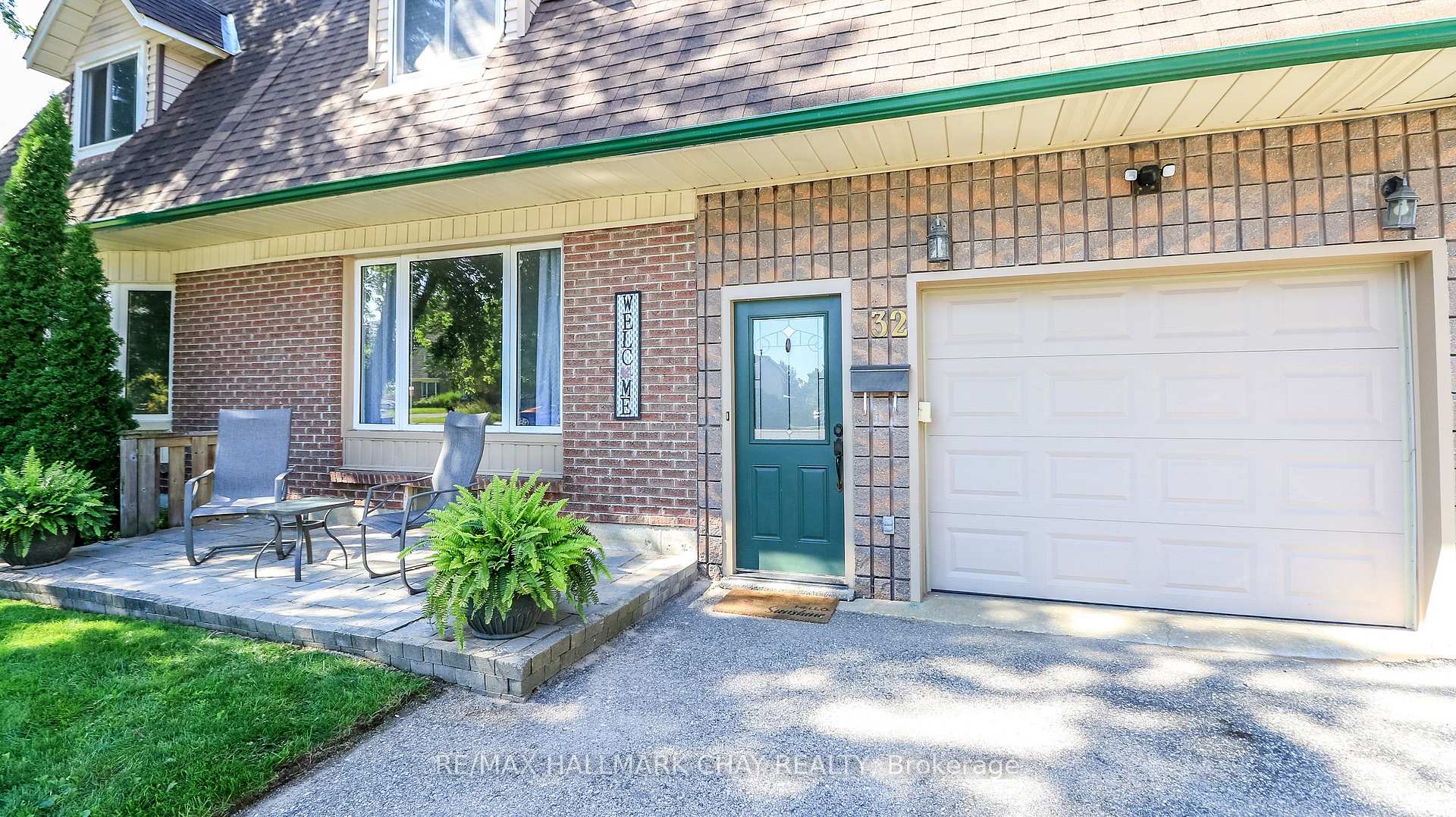Photo 6 of 32 Wilde Place, Barrie, Letitia Heights — HOMEH