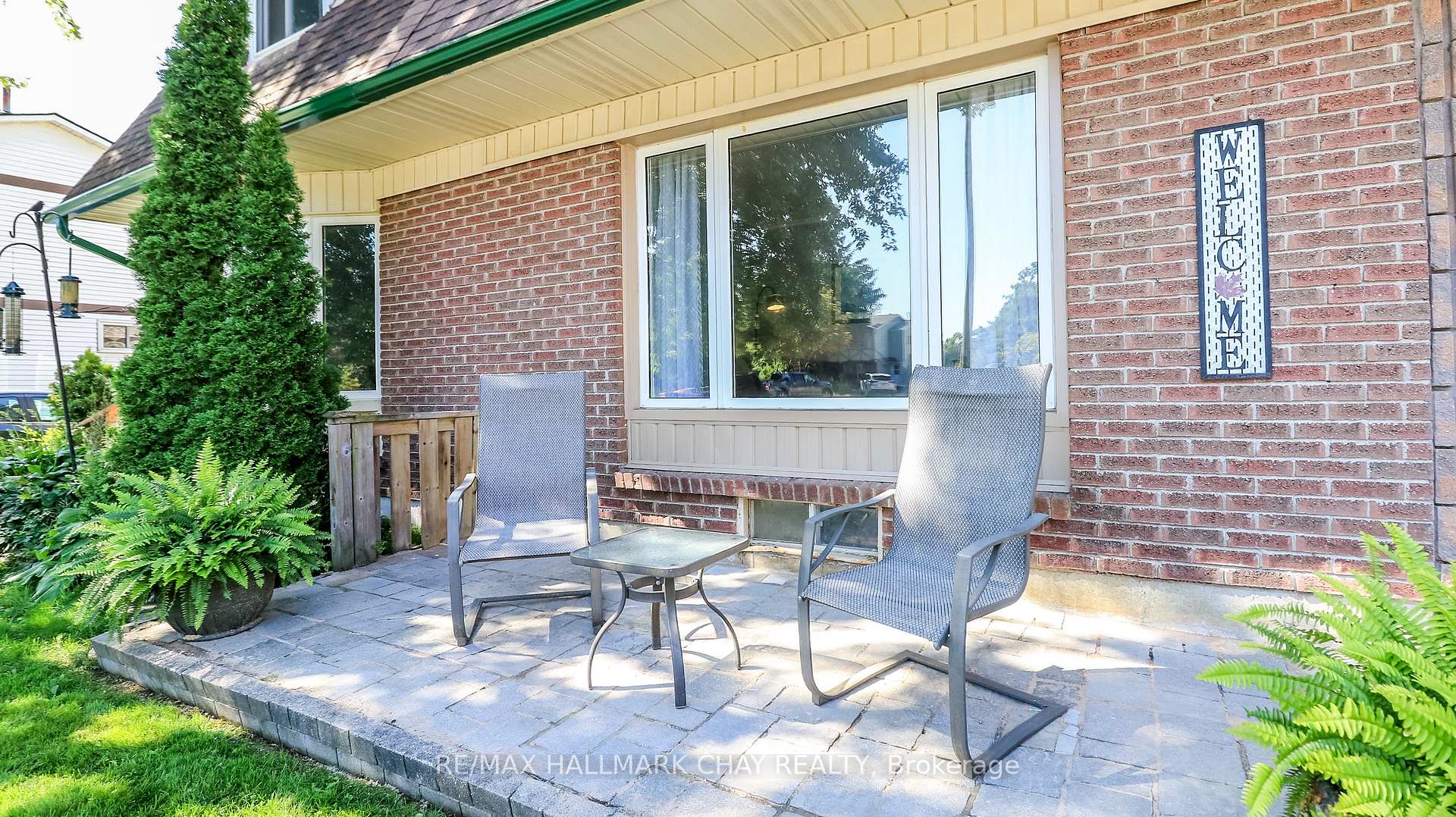 Photo 7 of 32 Wilde Place, Barrie, Letitia Heights — HOMEH