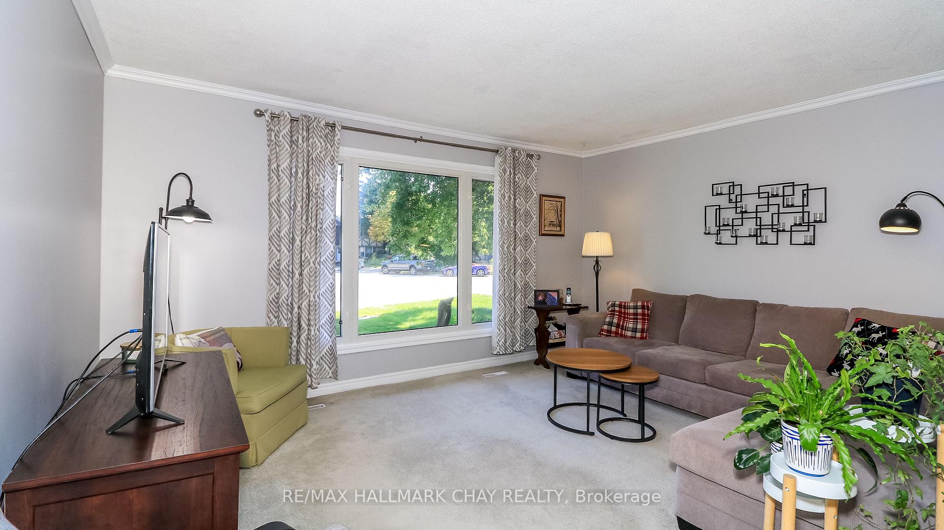 Photo 10 of 32 Wilde Place, Barrie, Letitia Heights — HOMEH