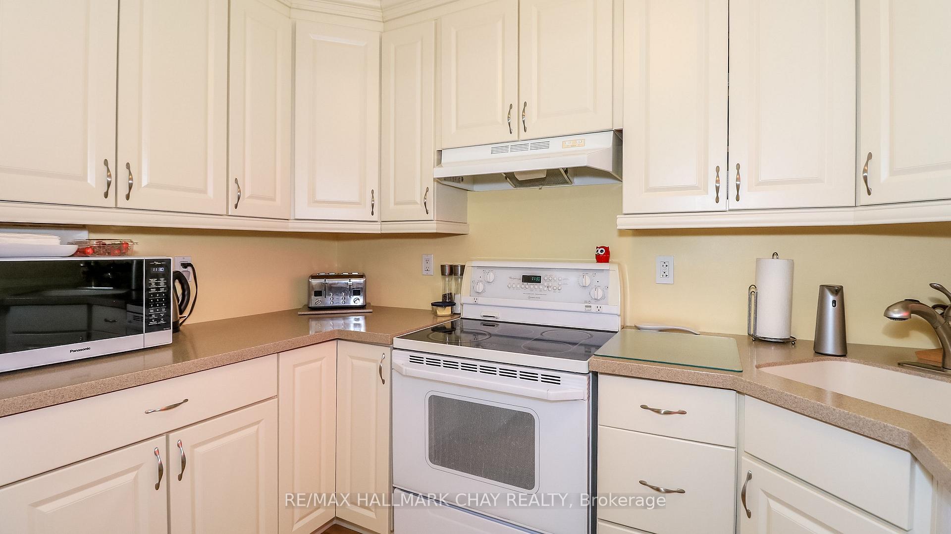 Photo 16 of 32 Wilde Place, Barrie, Letitia Heights — HOMEH