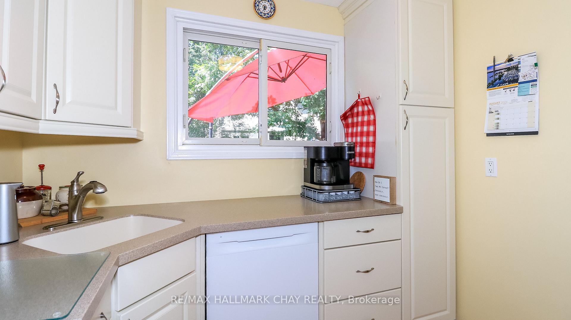 Photo 17 of 32 Wilde Place, Barrie, Letitia Heights — HOMEH