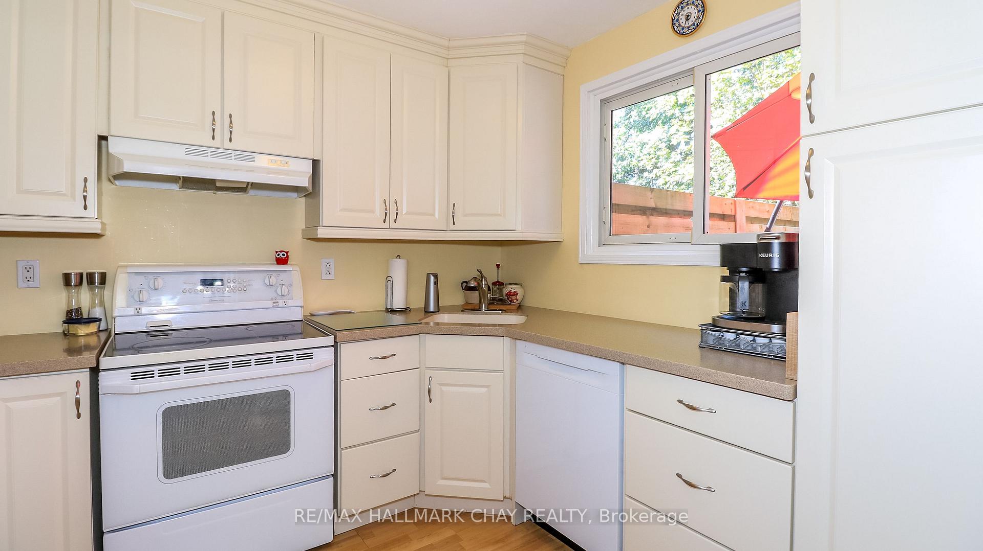 Photo 18 of 32 Wilde Place, Barrie, Letitia Heights — HOMEH
