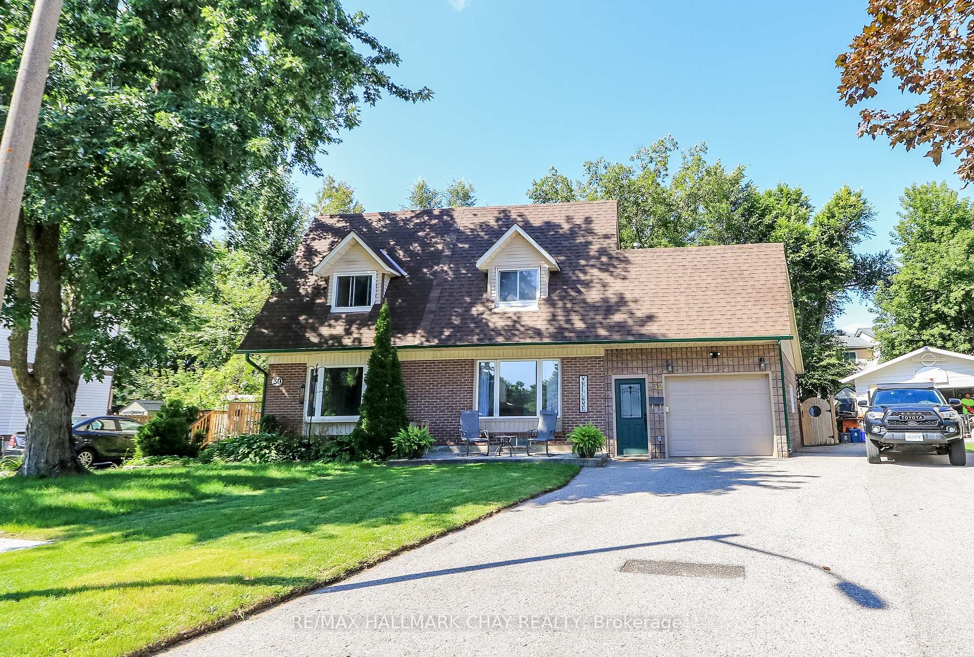 Photo 2 of 32 Wilde Place, Barrie, Letitia Heights — HOMEH