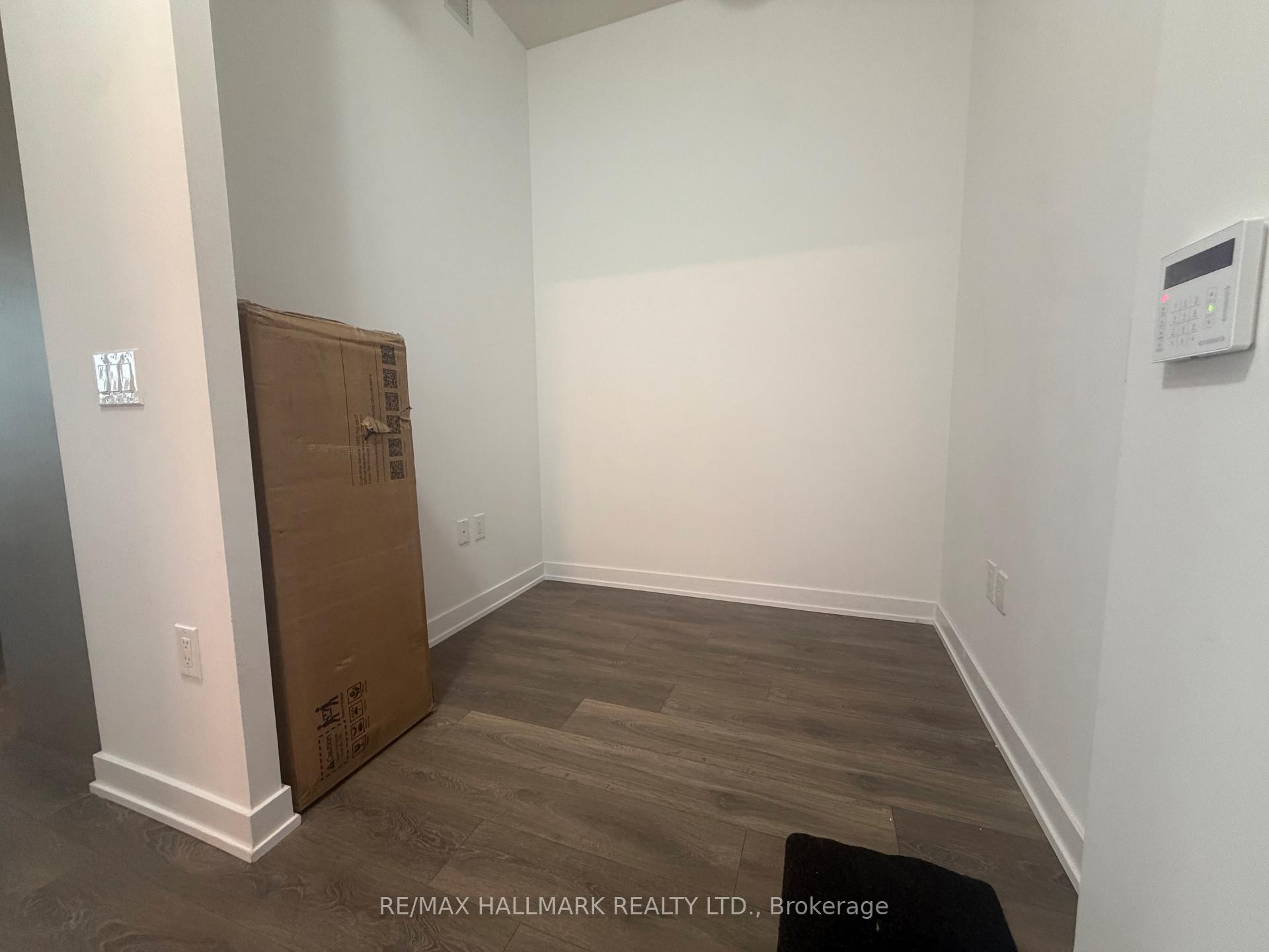 Photo 2 of Unit 1215, 38 Honeycrisp Crescent, Vaughan, Vaughan Corporate Centre — HOMEH
