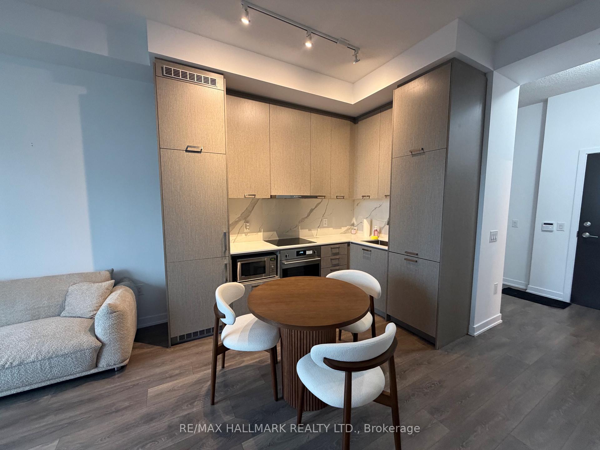 Photo 5 of Unit 1215, 38 Honeycrisp Crescent, Vaughan, Vaughan Corporate Centre — HOMEH
