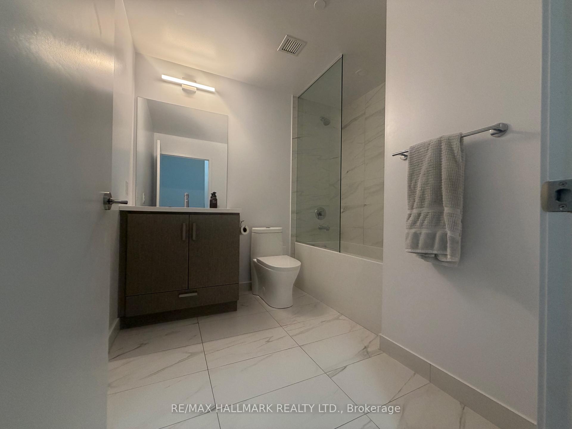 Photo 7 of Unit 1215, 38 Honeycrisp Crescent, Vaughan, Vaughan Corporate Centre — HOMEH