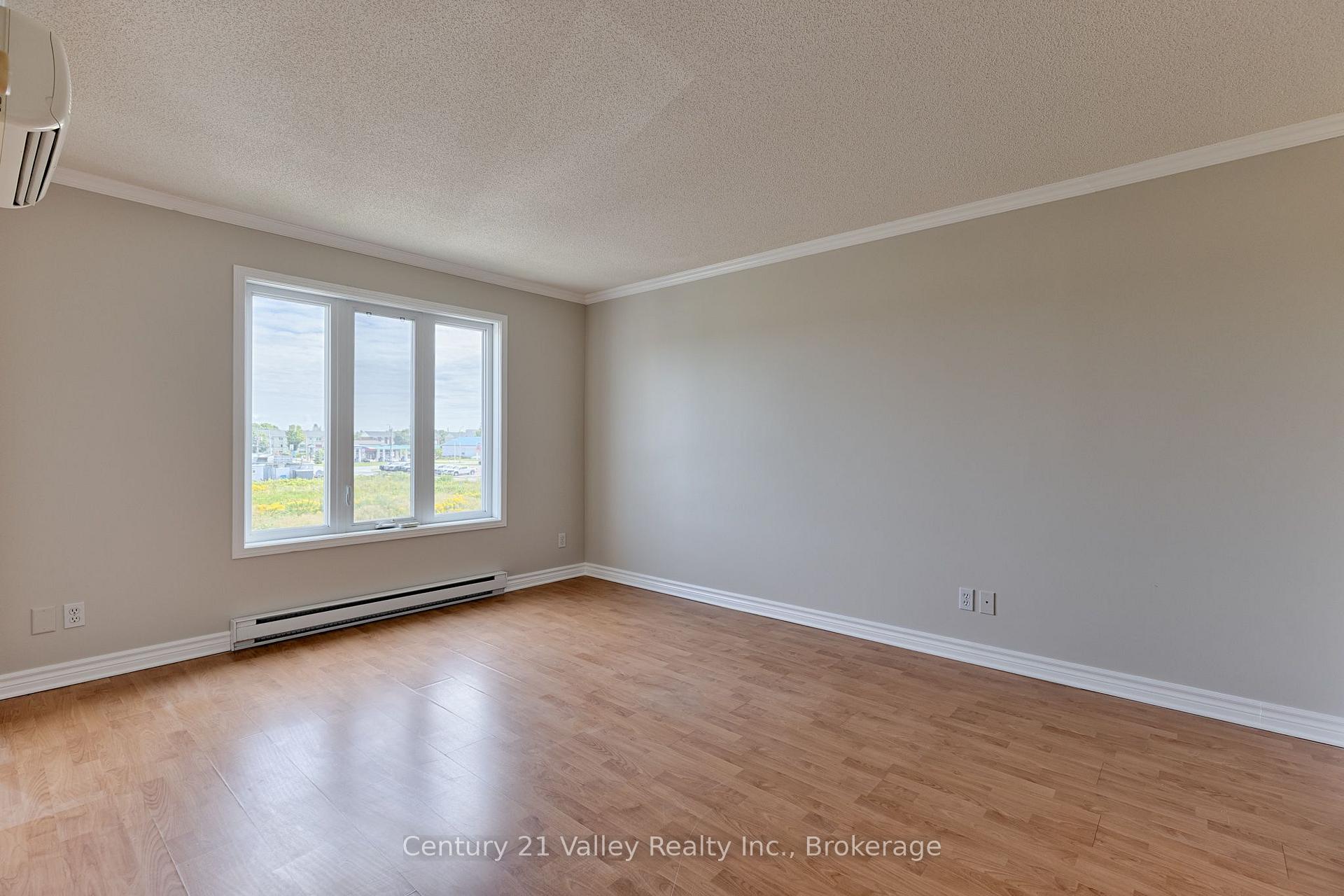 Photo 16 of Unit 302, 16 Sheffield Street, Arnprior, Arnprior — HOMEH