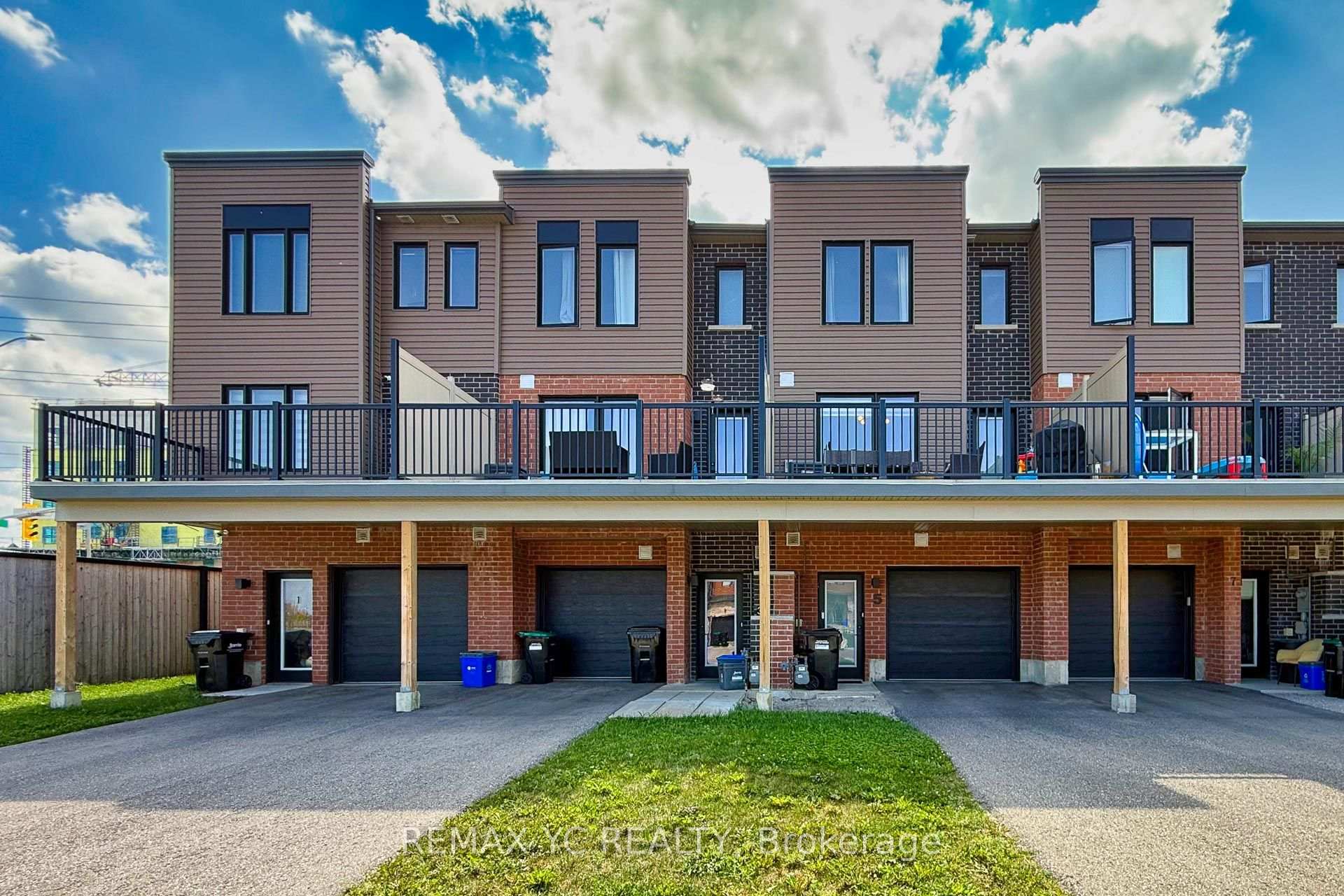 Photo 4 of 5 Fairlane Avenue, Barrie, Painswick South — HOMEH