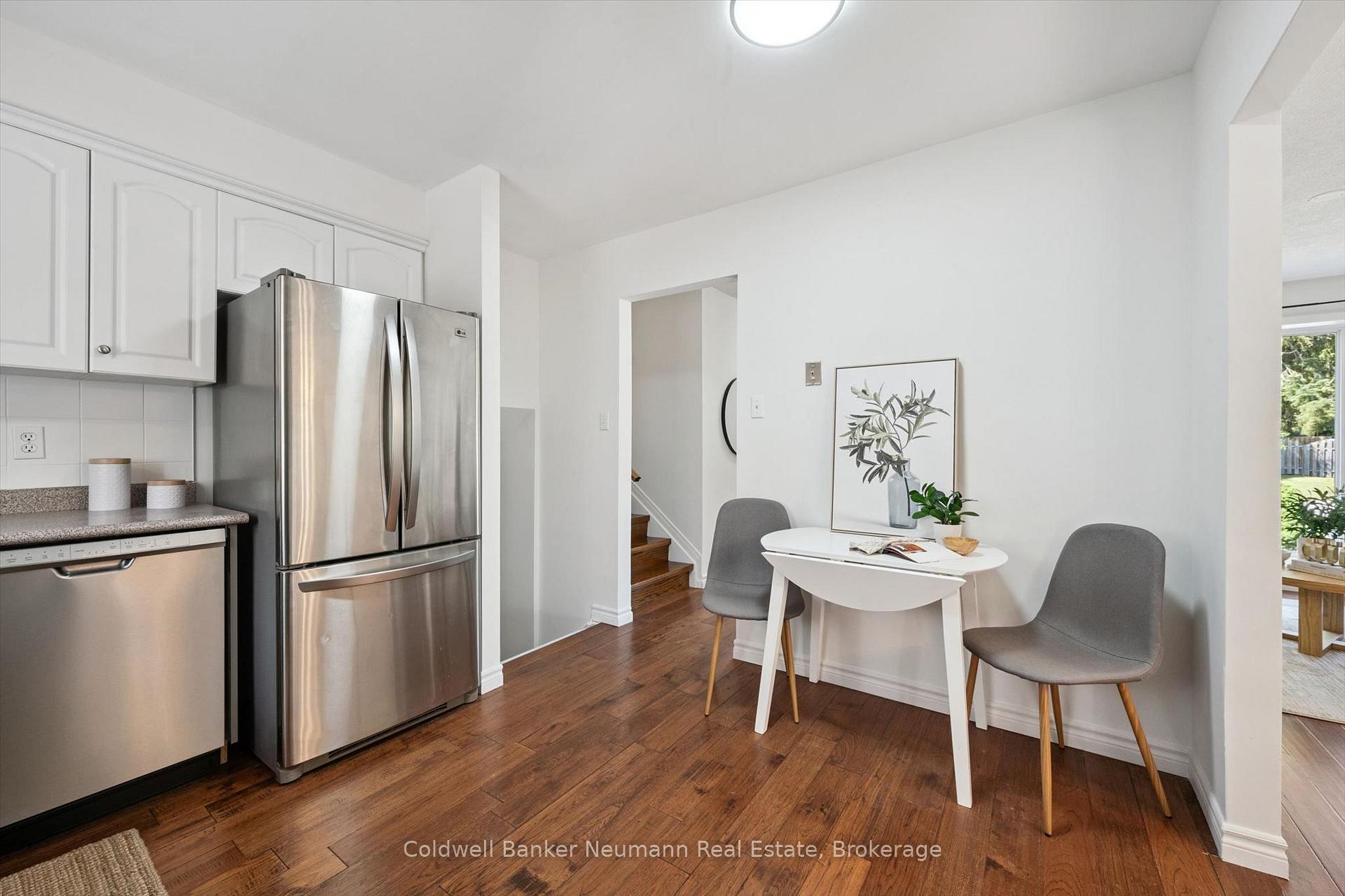 Photo 9 of 3 Meadow Crescent, Guelph, Willow West/Sugarbush/West Acres — HOMEH