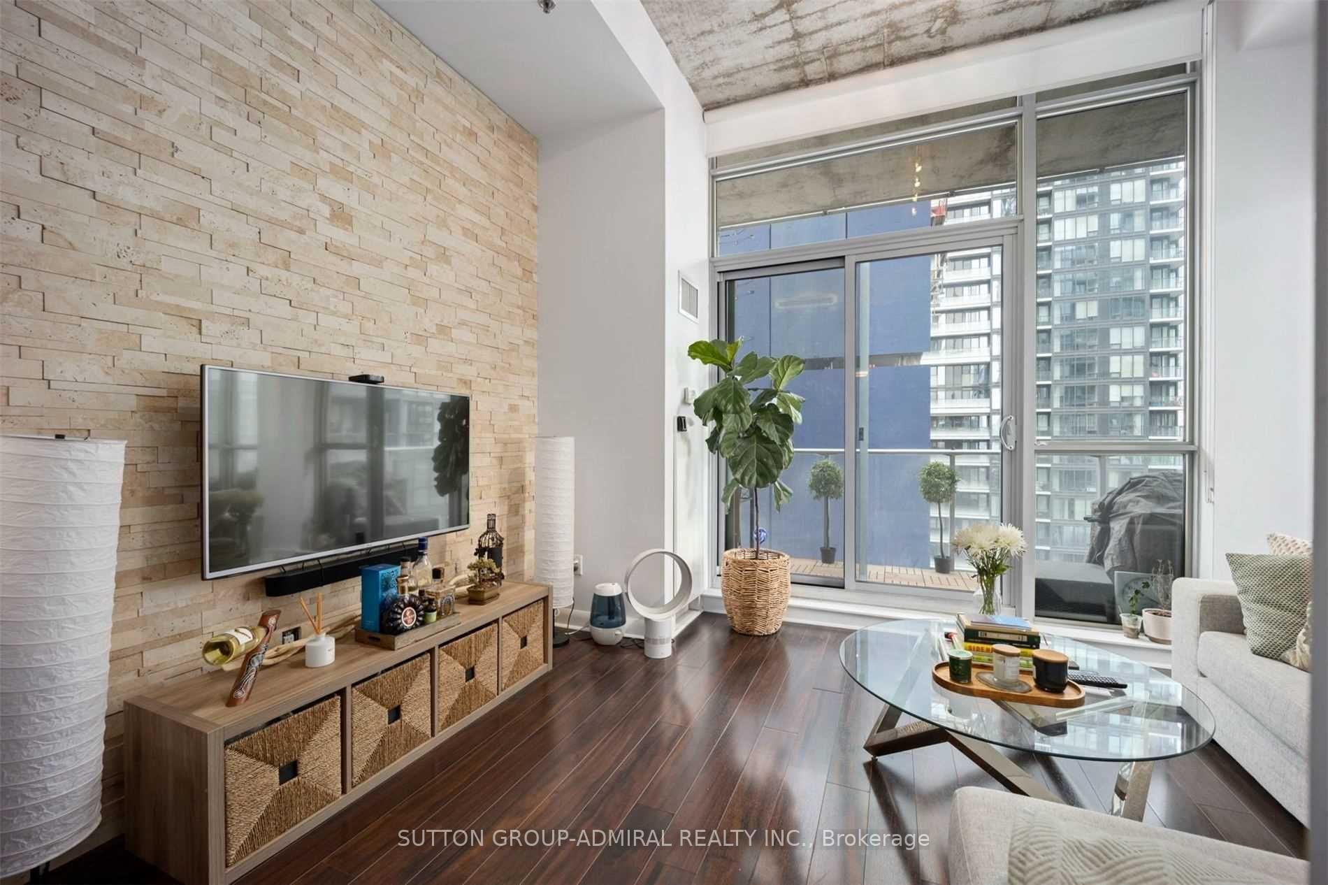 Front of Unit 1604, 375 King Street W