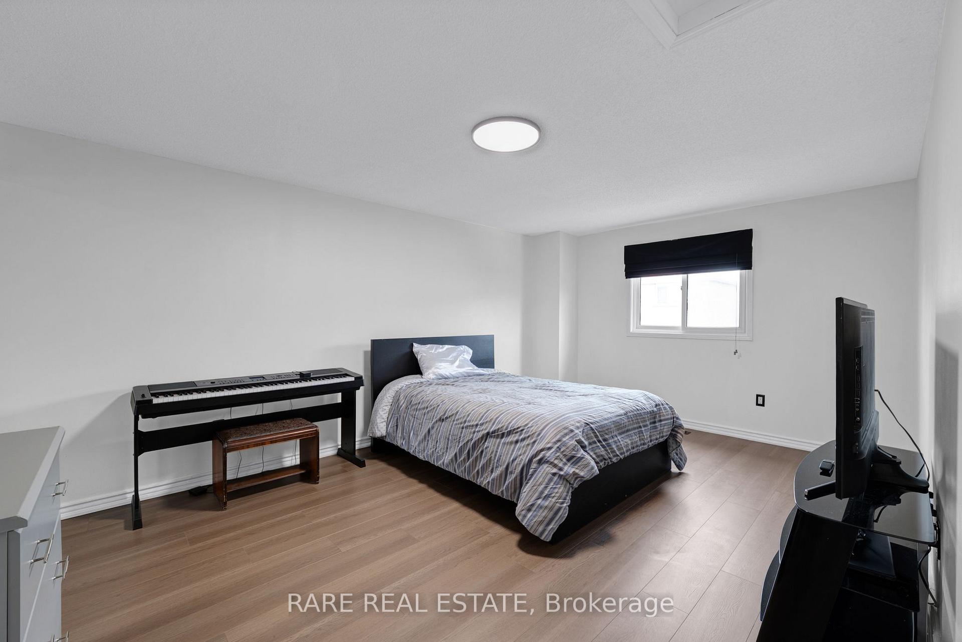 Photo 13 of 45 Sandmere Avenue, Brampton, Heart Lake West — HOMEH