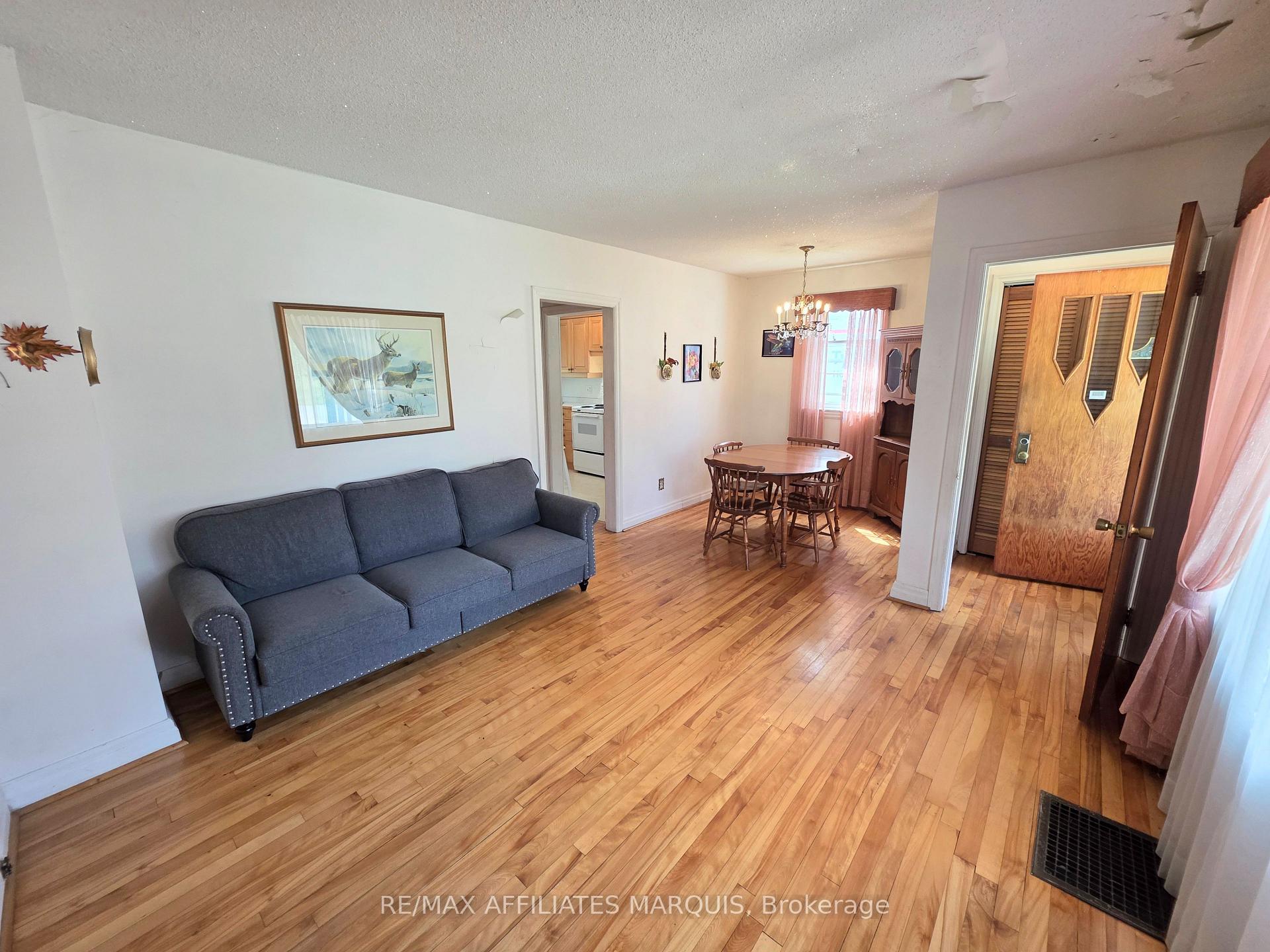 Photo 3 of 41 Elgin Street W, Smiths Falls, Smiths Falls — HOMEH