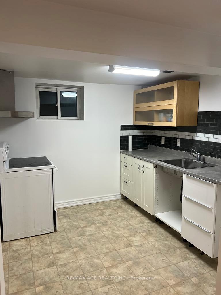 Photo 4 of Unit Bsmt, 26 Oakridge Drive, Scarborough, Cliffcrest — HOMEH