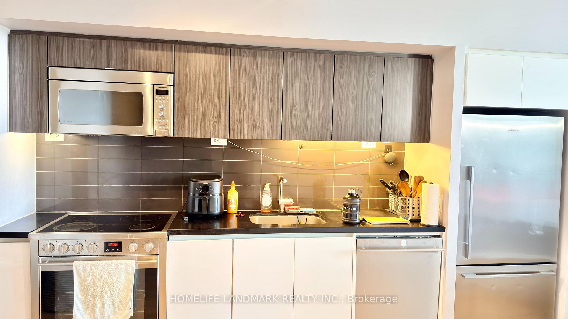 Photo 2 of Unit 703, 85 Queens Wharf Road, Toronto, Waterfront Communities — HOMEH
