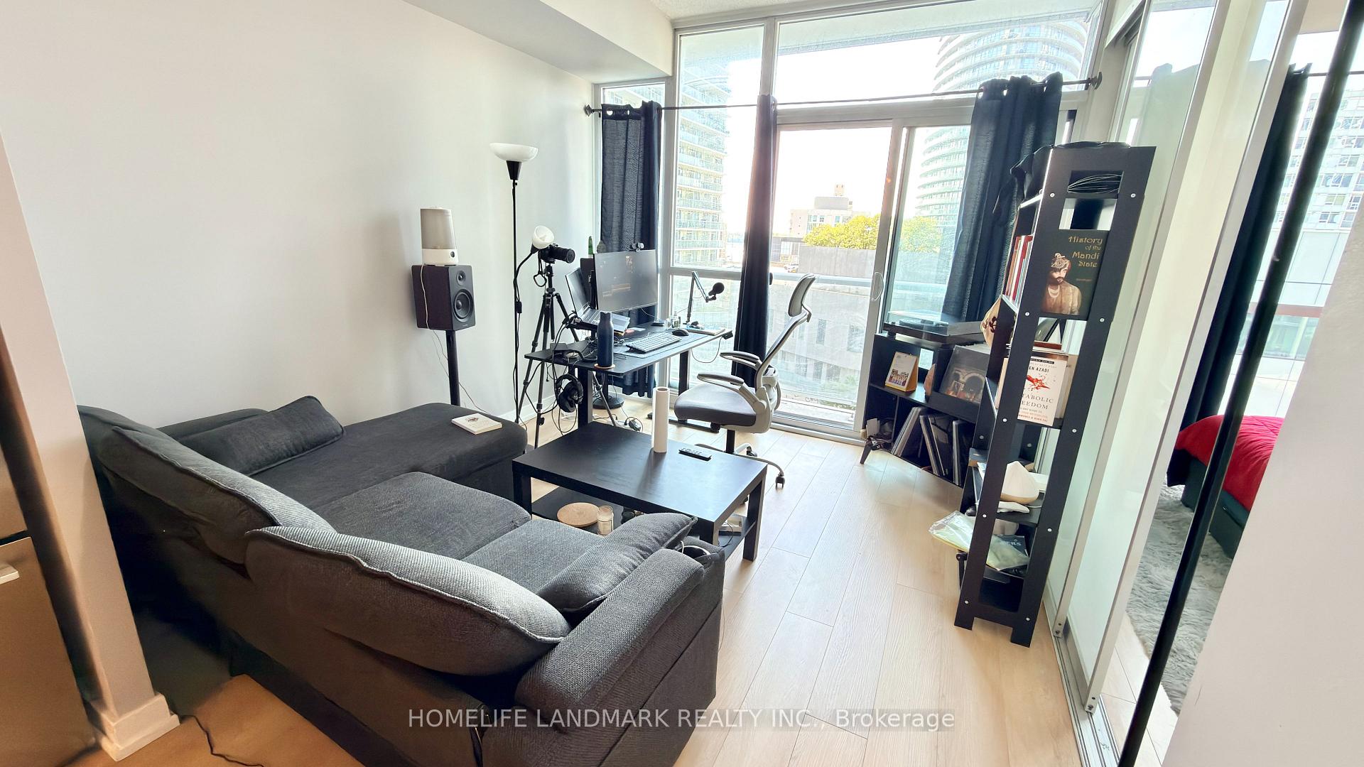 Photo 3 of Unit 703, 85 Queens Wharf Road, Toronto, Waterfront Communities — HOMEH