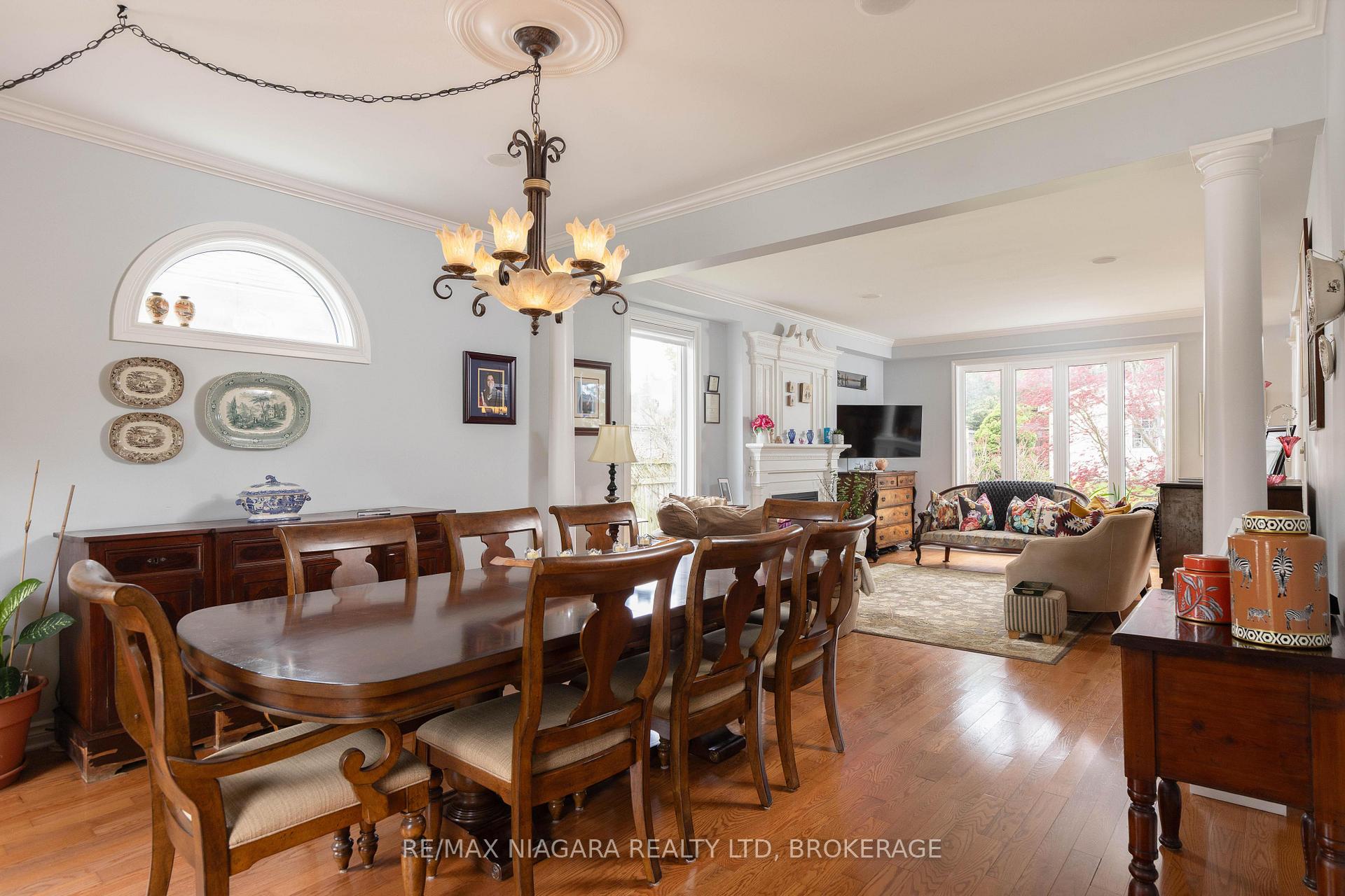 Photo 8 of 8056 Cathedral Drive, Niagara Falls, Mt. Carmel — HOMEH