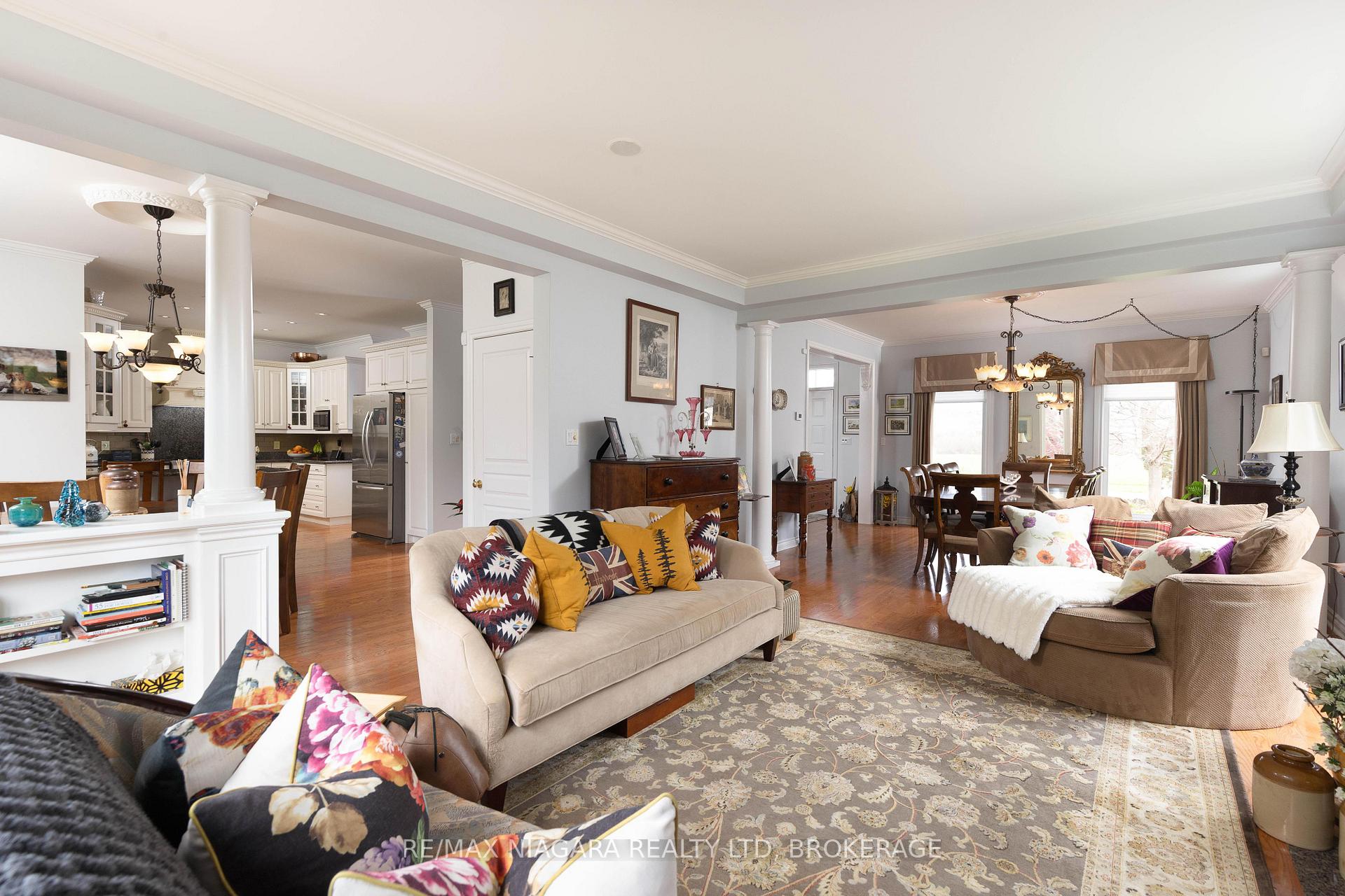 Photo 11 of 8056 Cathedral Drive, Niagara Falls, Mt. Carmel — HOMEH
