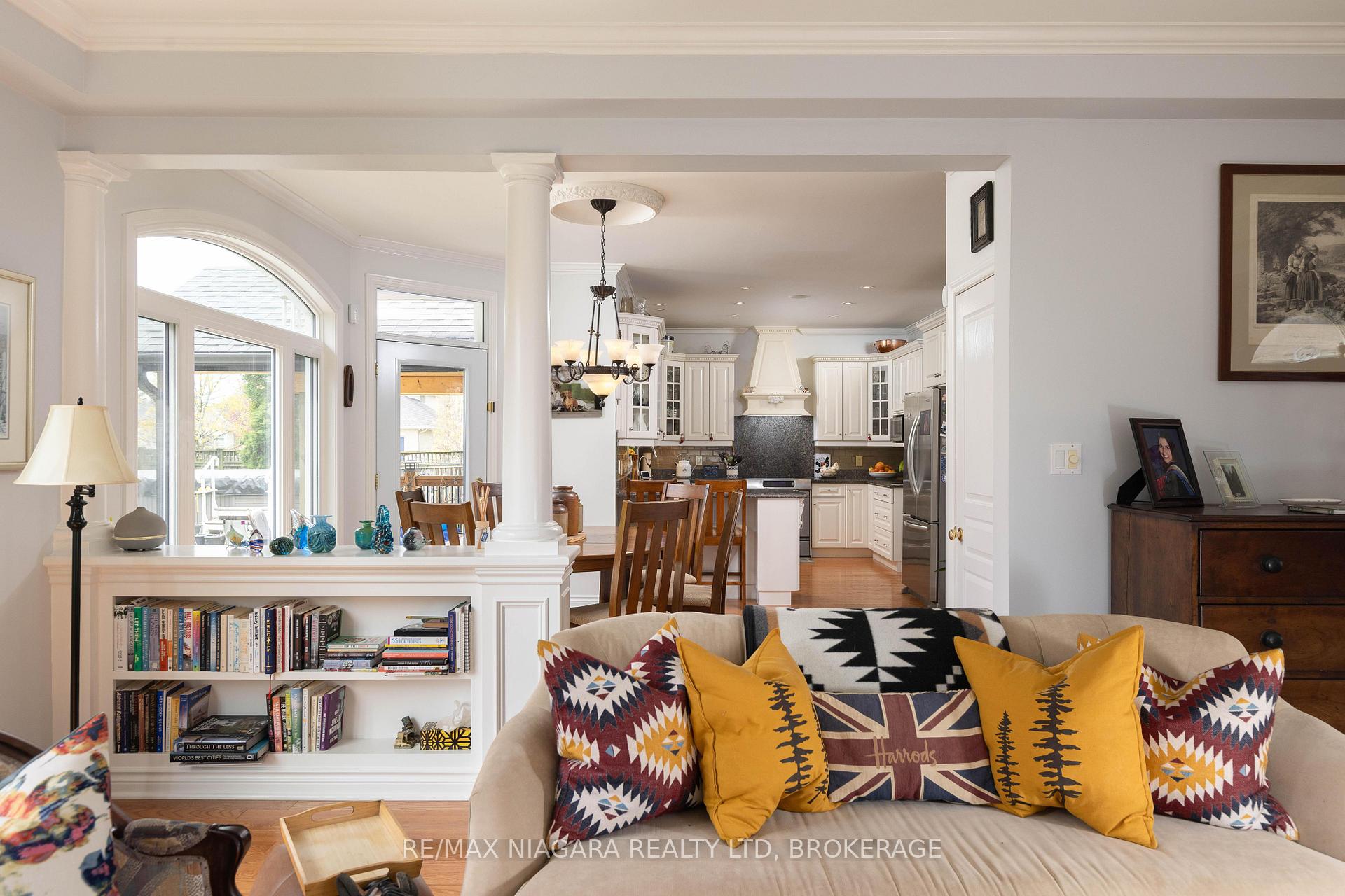 Photo 12 of 8056 Cathedral Drive, Niagara Falls, Mt. Carmel — HOMEH